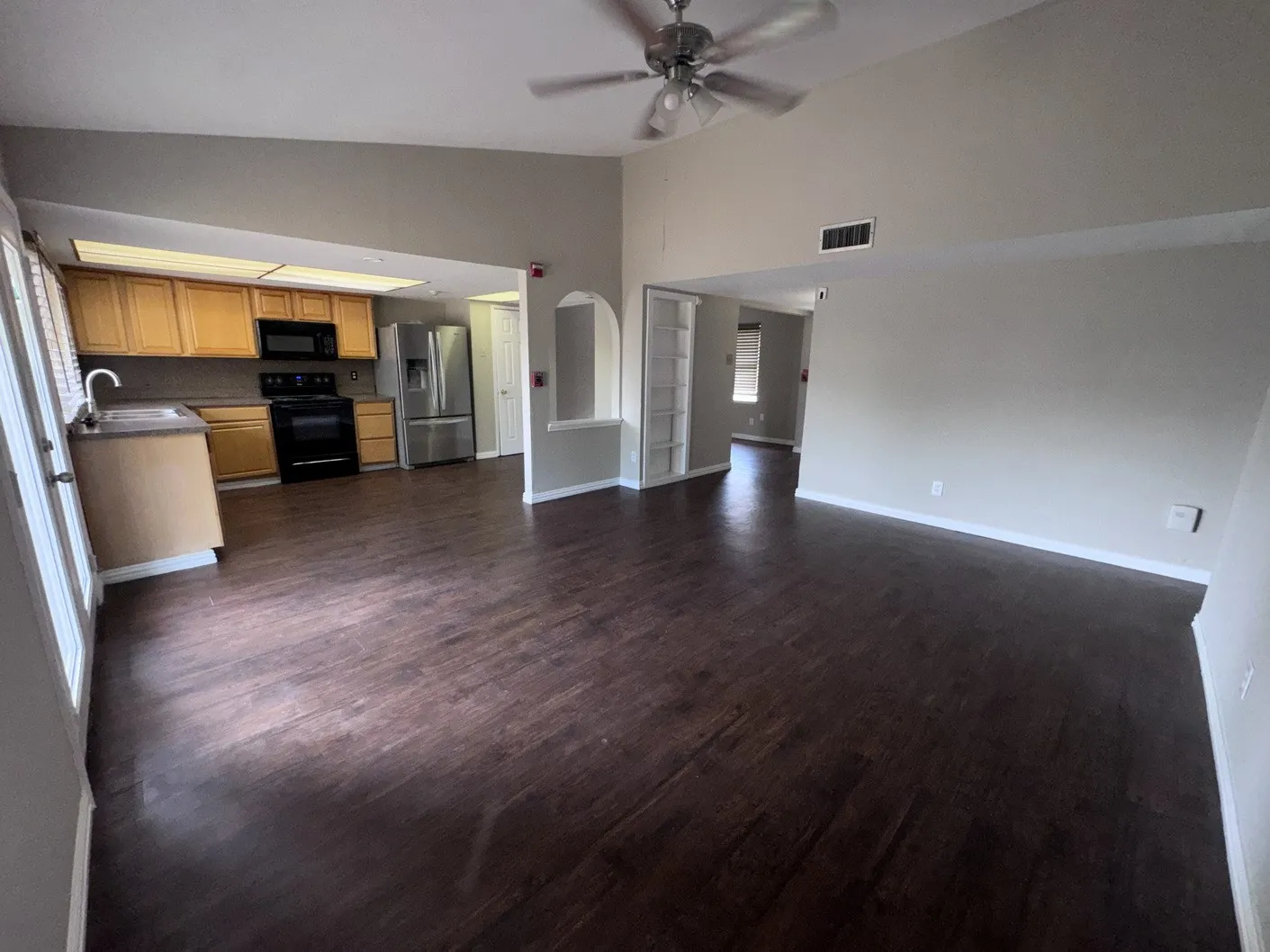 Single Family Residence For Sale in Dallas County , 1610 Kingston Drive, Grand Prairie, Texas 75051, 4 Bedroom, 2 Bathroom, 2 Garage spaces, 1,482 Sqft, built in 1969, mls#21384538, Real Estate Agent in Grand Prairie, Homes For Sale in Dallas county, Homes For Sale in Grand Prairie, Realtor in Grand Prairie Texas, Real Estate Brokerage Independent Realty Texas, Luminita Cordes Realtor