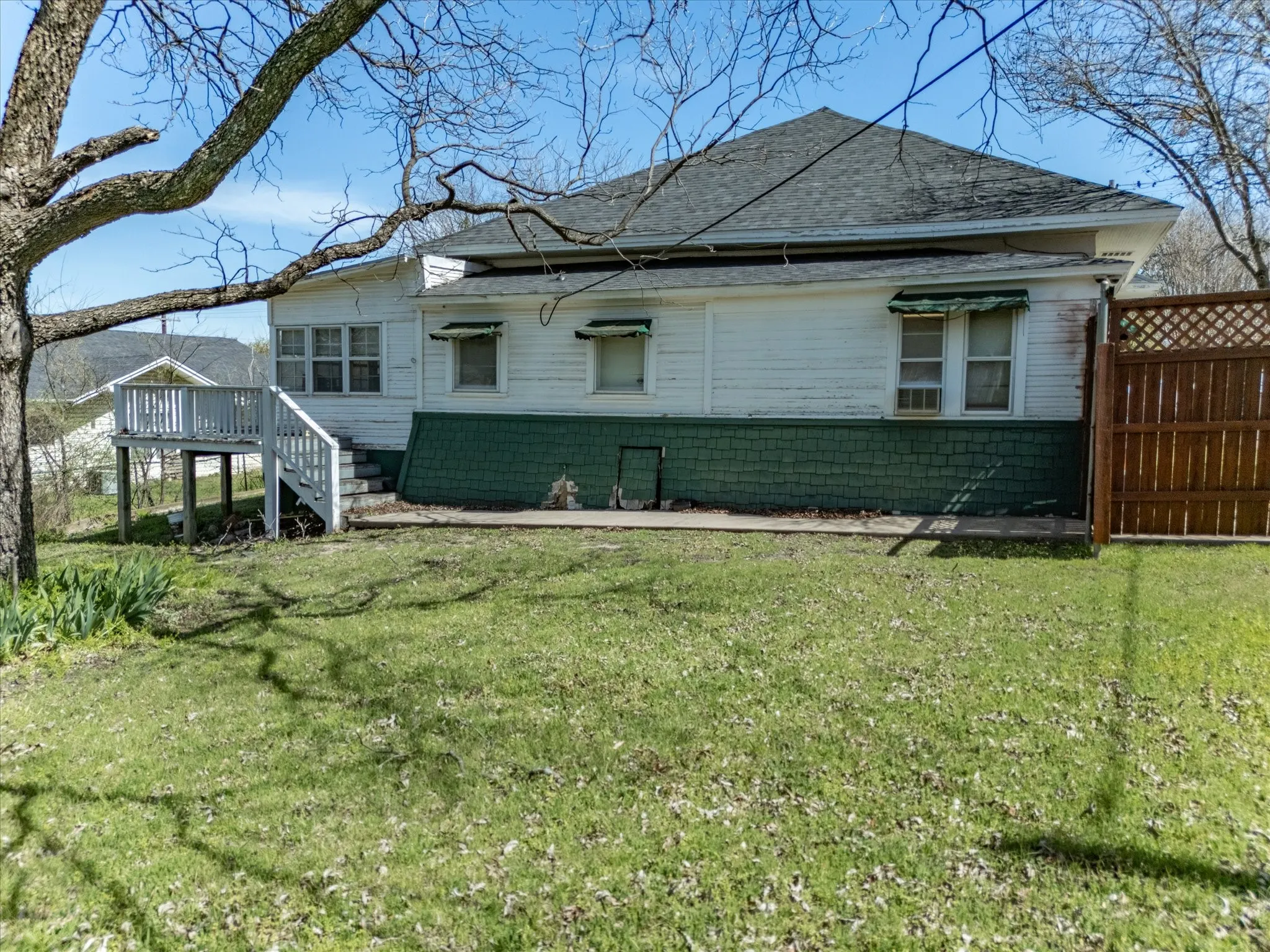 Office For Sale in Parker County , 107 N Alamo Street, Weatherford, Texas 76086, 0, 0, Garage spaces, 0 Sqft, built in 1900, mls#21381784, Real Estate Agent in Weatherford, Homes For Sale in Parker county, Homes For Sale in Weatherford, Realtor in Weatherford Texas, Real Estate Brokerage Independent Realty Texas, Luminita Cordes Realtor
