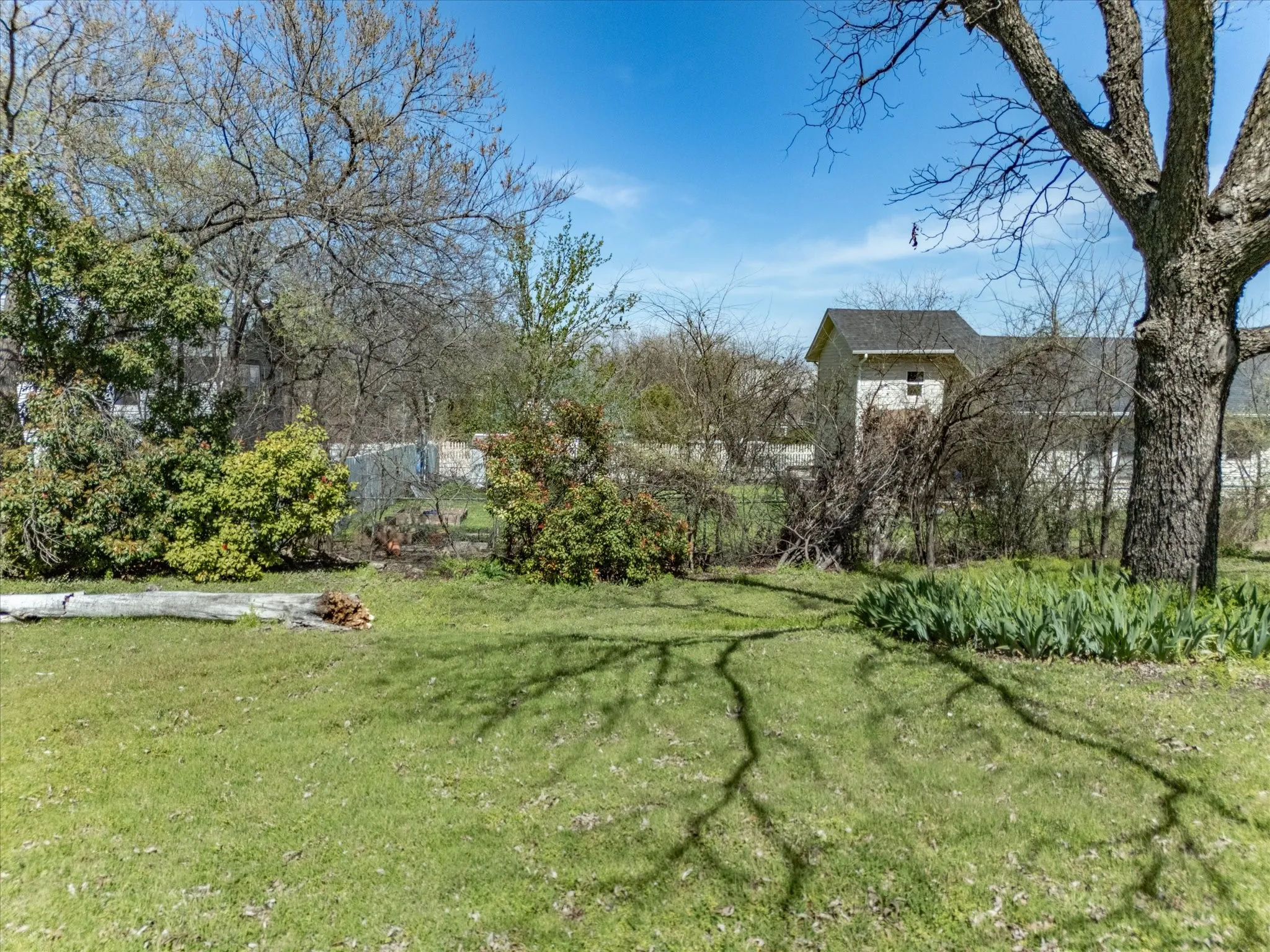 Office For Sale in Parker County , 107 N Alamo Street, Weatherford, Texas 76086, 0, 0, Garage spaces, 0 Sqft, built in 1900, mls#21381784, Real Estate Agent in Weatherford, Homes For Sale in Parker county, Homes For Sale in Weatherford, Realtor in Weatherford Texas, Real Estate Brokerage Independent Realty Texas, Luminita Cordes Realtor