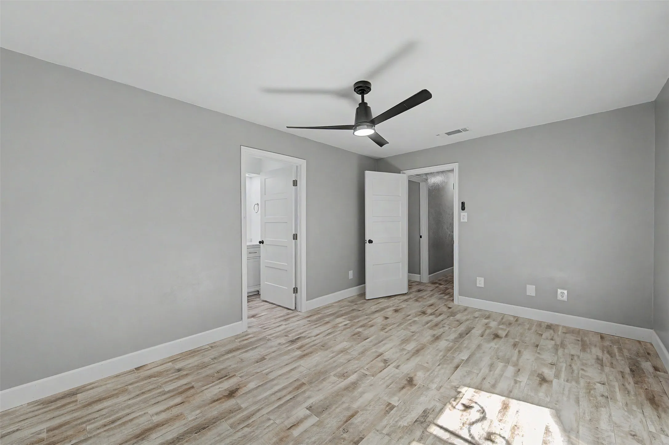 Townhouse For Sale in Dallas County , 5013 Buttonwood Lane, Garland, Texas 75043, 3 Bedroom, 2 Bathroom, 2 Garage spaces, 1,659 Sqft, built in 1981, mls#21383339, Real Estate Agent in Garland, Homes For Sale in Dallas county, Homes For Sale in Garland, Realtor in Garland Texas, Real Estate Brokerage Independent Realty Texas, Luminita Cordes Realtor