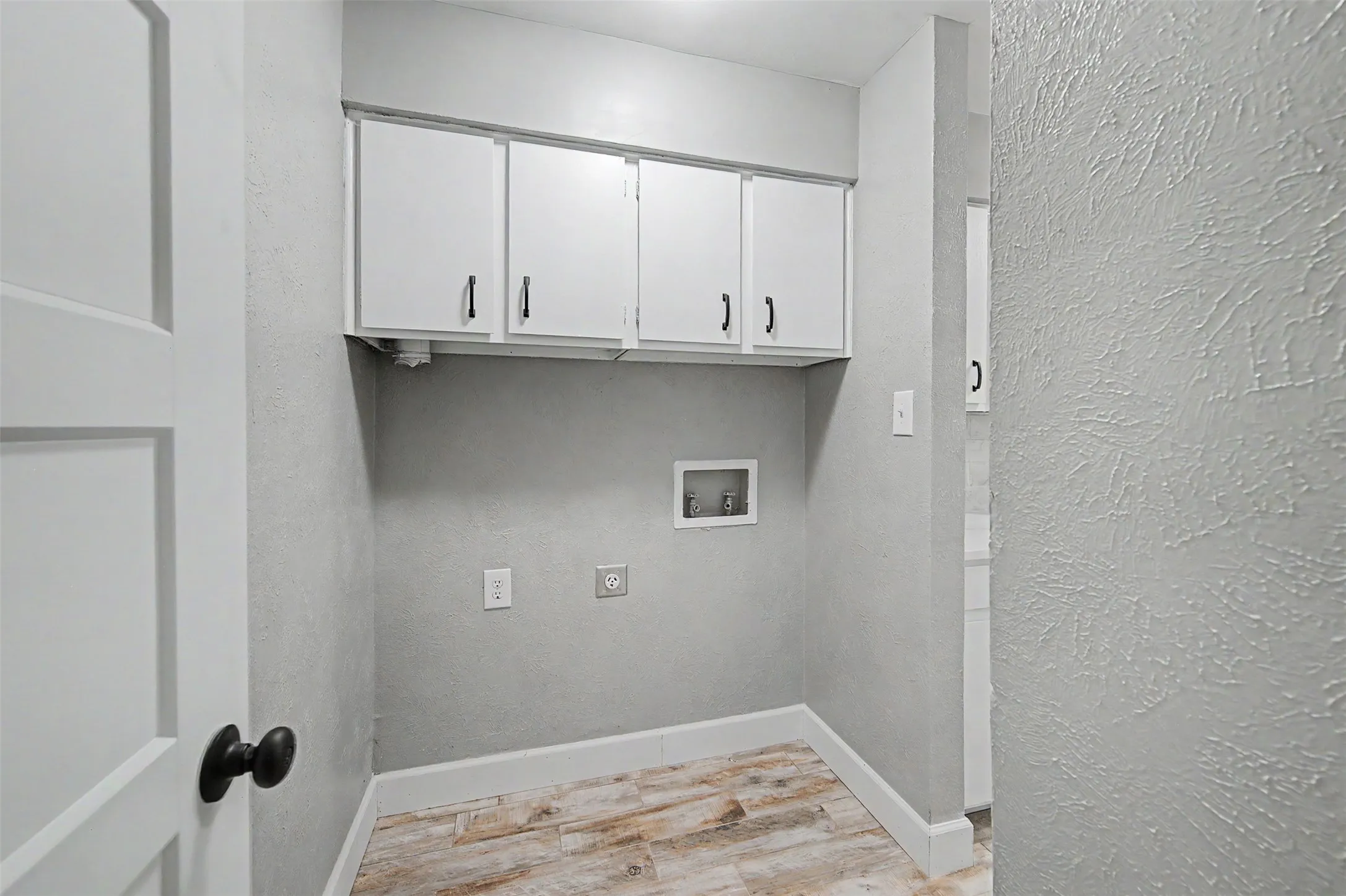 Townhouse For Sale in Dallas County , 5013 Buttonwood Lane, Garland, Texas 75043, 3 Bedroom, 2 Bathroom, 2 Garage spaces, 1,659 Sqft, built in 1981, mls#21383339, Real Estate Agent in Garland, Homes For Sale in Dallas county, Homes For Sale in Garland, Realtor in Garland Texas, Real Estate Brokerage Independent Realty Texas, Luminita Cordes Realtor