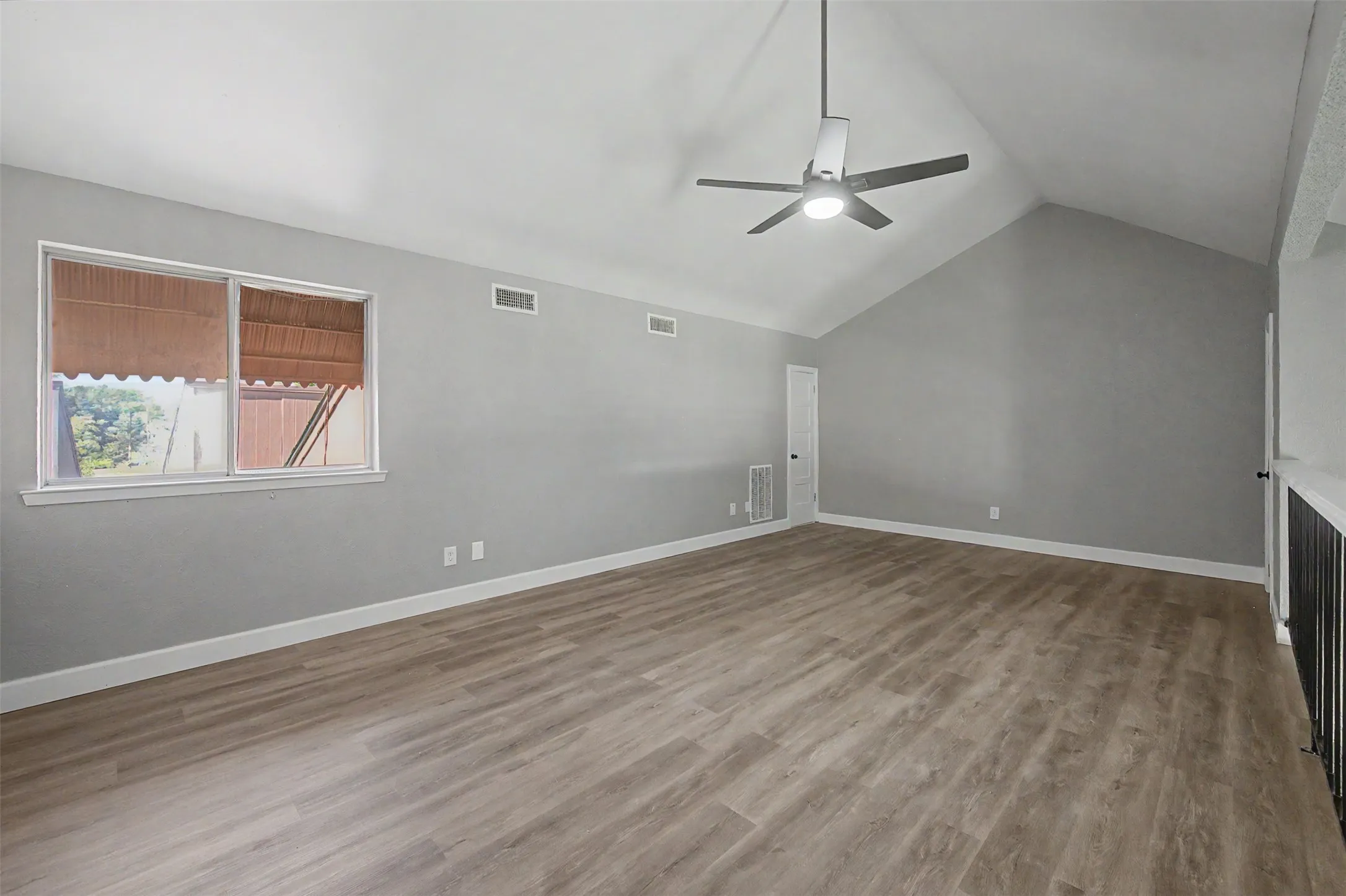 Townhouse For Sale in Dallas County , 5013 Buttonwood Lane, Garland, Texas 75043, 3 Bedroom, 2 Bathroom, 2 Garage spaces, 1,659 Sqft, built in 1981, mls#21383339, Real Estate Agent in Garland, Homes For Sale in Dallas county, Homes For Sale in Garland, Realtor in Garland Texas, Real Estate Brokerage Independent Realty Texas, Luminita Cordes Realtor
