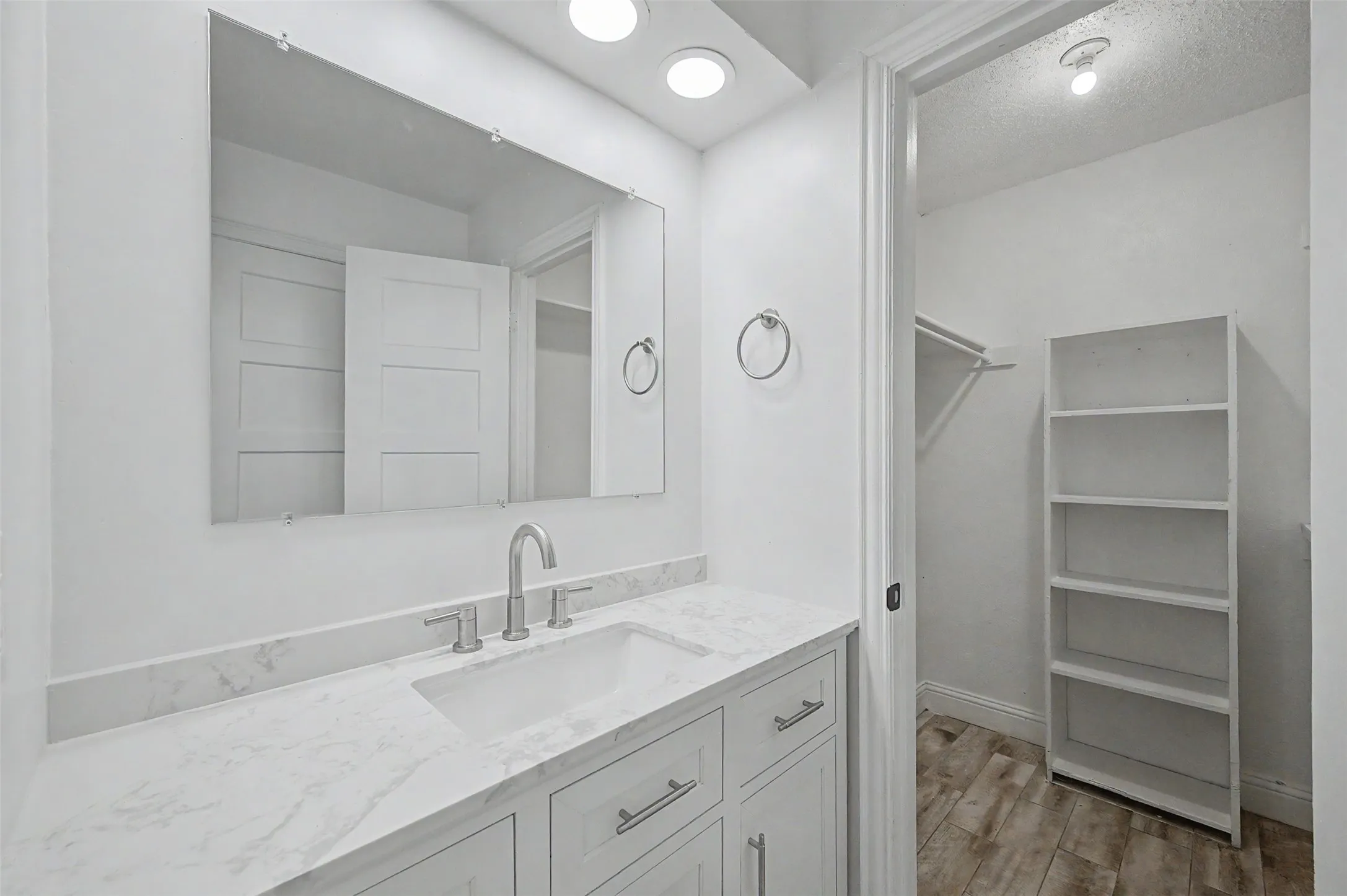 Townhouse For Sale in Dallas County , 5013 Buttonwood Lane, Garland, Texas 75043, 3 Bedroom, 2 Bathroom, 2 Garage spaces, 1,659 Sqft, built in 1981, mls#21383339, Real Estate Agent in Garland, Homes For Sale in Dallas county, Homes For Sale in Garland, Realtor in Garland Texas, Real Estate Brokerage Independent Realty Texas, Luminita Cordes Realtor