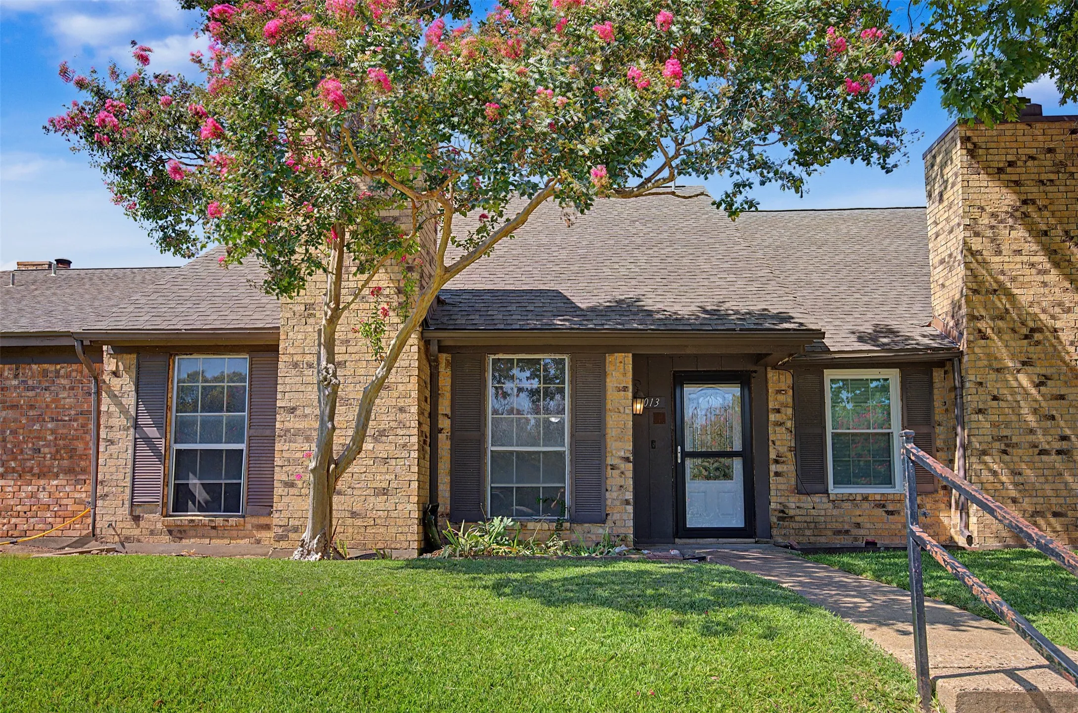 Townhouse For Sale in Dallas County , 5013 Buttonwood Lane, Garland, Texas 75043, 3 Bedroom, 2 Bathroom, 2 Garage spaces, 1,659 Sqft, built in 1981, mls#21383339, Real Estate Agent in Garland, Homes For Sale in Dallas county, Homes For Sale in Garland, Realtor in Garland Texas, Real Estate Brokerage Independent Realty Texas, Luminita Cordes Realtor