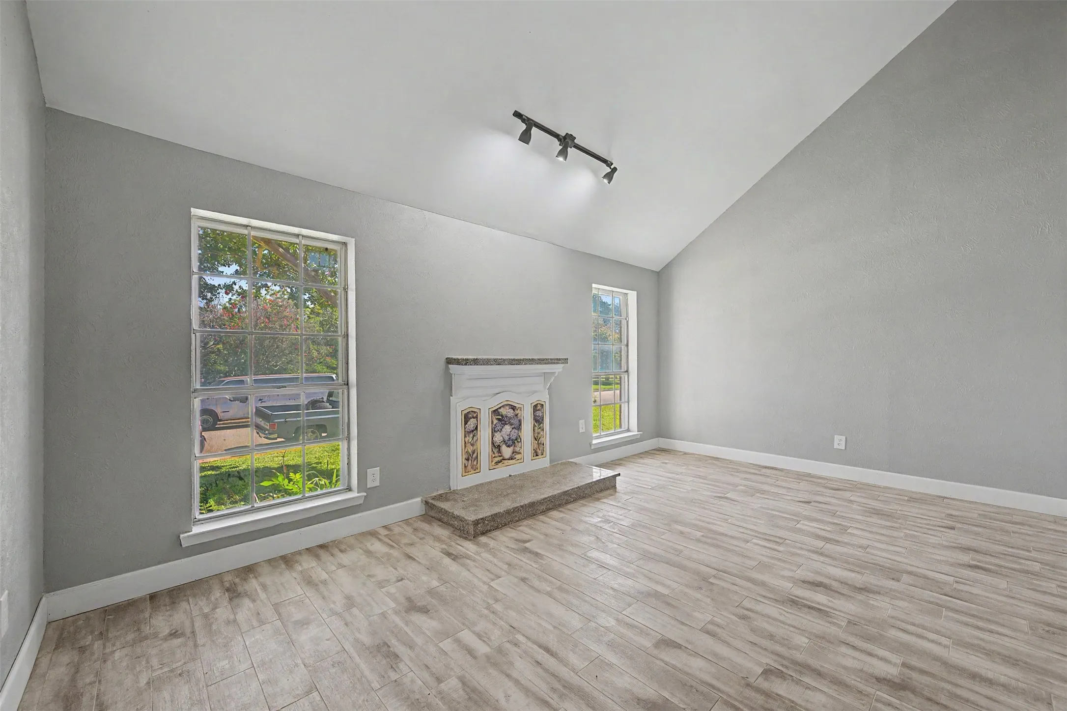 Townhouse For Sale in Dallas County , 5013 Buttonwood Lane, Garland, Texas 75043, 3 Bedroom, 2 Bathroom, 2 Garage spaces, 1,659 Sqft, built in 1981, mls#21383339, Real Estate Agent in Garland, Homes For Sale in Dallas county, Homes For Sale in Garland, Realtor in Garland Texas, Real Estate Brokerage Independent Realty Texas, Luminita Cordes Realtor
