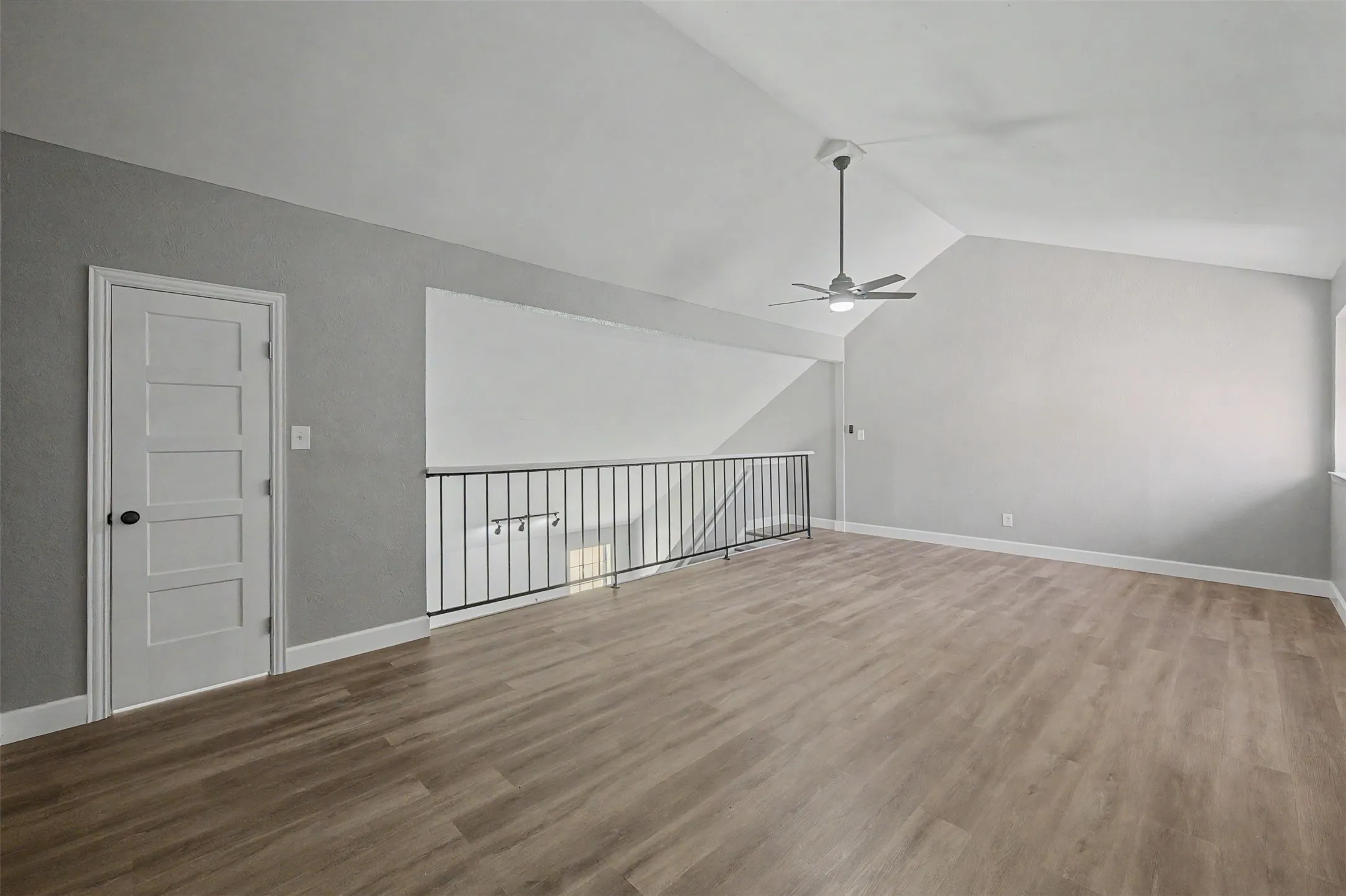 Townhouse For Sale in Dallas County , 5013 Buttonwood Lane, Garland, Texas 75043, 3 Bedroom, 2 Bathroom, 2 Garage spaces, 1,659 Sqft, built in 1981, mls#21383339, Real Estate Agent in Garland, Homes For Sale in Dallas county, Homes For Sale in Garland, Realtor in Garland Texas, Real Estate Brokerage Independent Realty Texas, Luminita Cordes Realtor