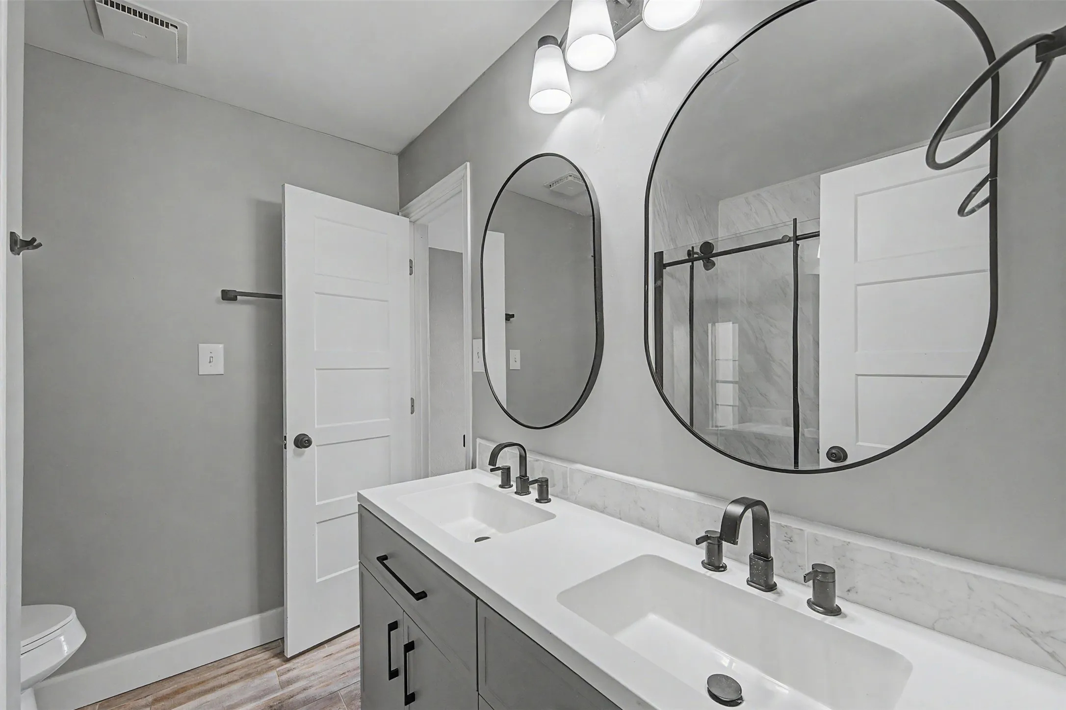 Townhouse For Sale in Dallas County , 5013 Buttonwood Lane, Garland, Texas 75043, 3 Bedroom, 2 Bathroom, 2 Garage spaces, 1,659 Sqft, built in 1981, mls#21383339, Real Estate Agent in Garland, Homes For Sale in Dallas county, Homes For Sale in Garland, Realtor in Garland Texas, Real Estate Brokerage Independent Realty Texas, Luminita Cordes Realtor