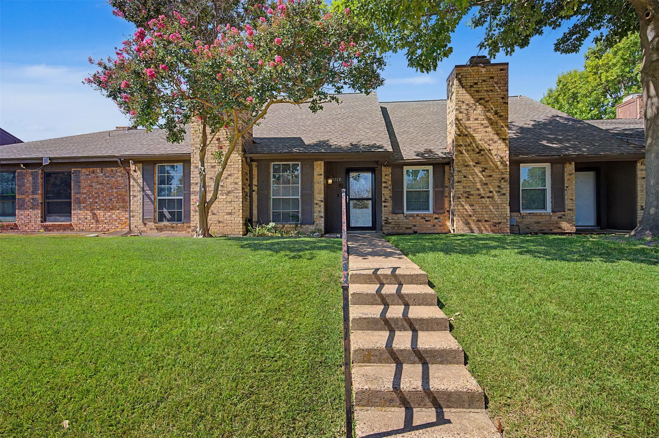 Townhouse For Sale in Dallas County , 5013 Buttonwood Lane, Garland, Texas 75043, 3 Bedroom, 2 Bathroom, 2 Garage spaces, 1,659 Sqft, built in 1981, mls#21383339, Real Estate Agent in Garland, Homes For Sale in Dallas county, Homes For Sale in Garland, Realtor in Garland Texas, Real Estate Brokerage Independent Realty Texas, Luminita Cordes Realtor
