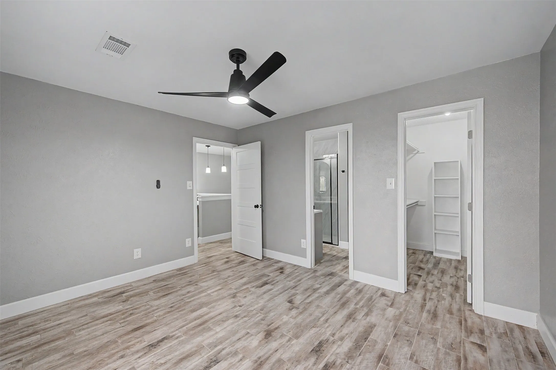 Townhouse For Sale in Dallas County , 5013 Buttonwood Lane, Garland, Texas 75043, 3 Bedroom, 2 Bathroom, 2 Garage spaces, 1,659 Sqft, built in 1981, mls#21383339, Real Estate Agent in Garland, Homes For Sale in Dallas county, Homes For Sale in Garland, Realtor in Garland Texas, Real Estate Brokerage Independent Realty Texas, Luminita Cordes Realtor