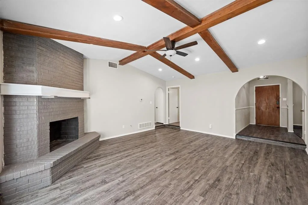 Single Family Residence For Sale in Tarrant County , 2001 San Jacinto Drive, Arlington, Texas 76012, 4 Bedroom, 2 Bathroom, 2 Garage spaces, 2,019 Sqft, built in 1973, mls#21384554, Real Estate Agent in Arlington, Homes For Sale in Tarrant county, Homes For Sale in Arlington, Realtor in Arlington Texas, Real Estate Brokerage Independent Realty Texas, Luminita Cordes Realtor