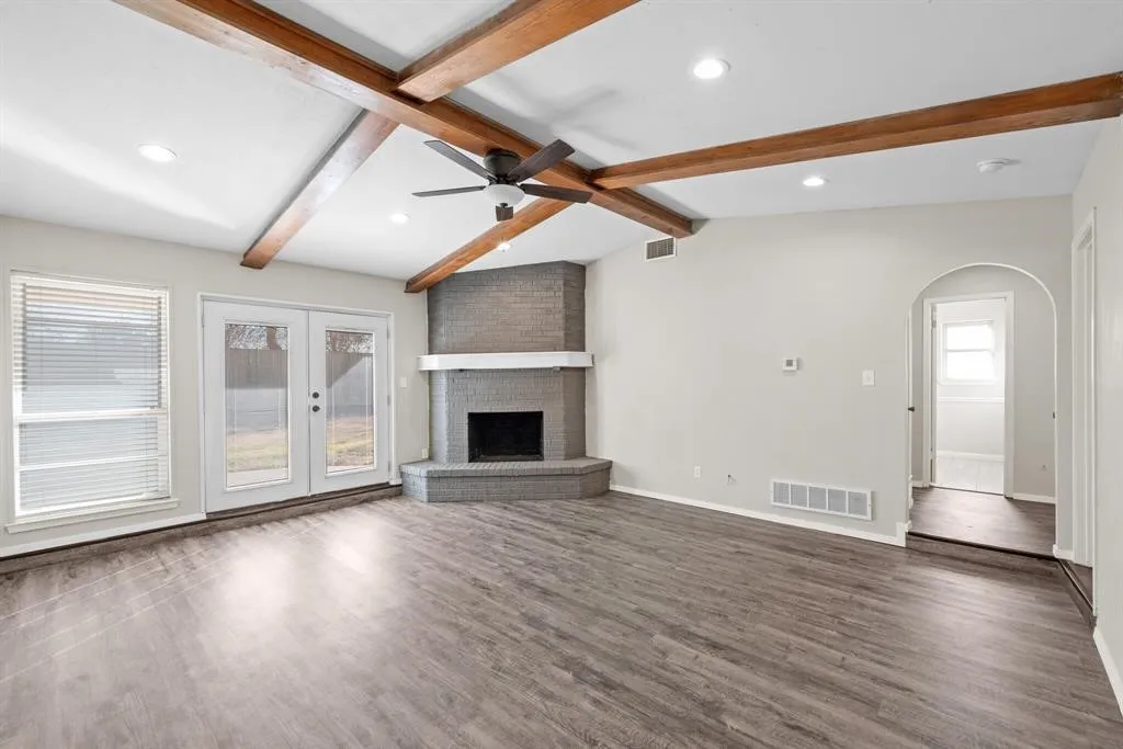 Single Family Residence For Sale in Tarrant County , 2001 San Jacinto Drive, Arlington, Texas 76012, 4 Bedroom, 2 Bathroom, 2 Garage spaces, 2,019 Sqft, built in 1973, mls#21384554, Real Estate Agent in Arlington, Homes For Sale in Tarrant county, Homes For Sale in Arlington, Realtor in Arlington Texas, Real Estate Brokerage Independent Realty Texas, Luminita Cordes Realtor