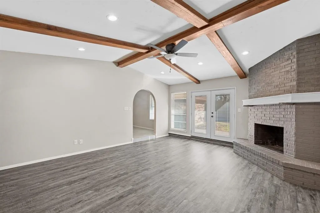 Single Family Residence For Sale in Tarrant County , 2001 San Jacinto Drive, Arlington, Texas 76012, 4 Bedroom, 2 Bathroom, 2 Garage spaces, 2,019 Sqft, built in 1973, mls#21384554, Real Estate Agent in Arlington, Homes For Sale in Tarrant county, Homes For Sale in Arlington, Realtor in Arlington Texas, Real Estate Brokerage Independent Realty Texas, Luminita Cordes Realtor