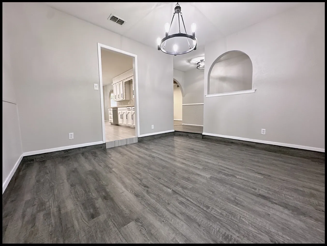 Single Family Residence For Sale in Tarrant County , 2001 San Jacinto Drive, Arlington, Texas 76012, 4 Bedroom, 2 Bathroom, 2 Garage spaces, 2,019 Sqft, built in 1973, mls#21384554, Real Estate Agent in Arlington, Homes For Sale in Tarrant county, Homes For Sale in Arlington, Realtor in Arlington Texas, Real Estate Brokerage Independent Realty Texas, Luminita Cordes Realtor