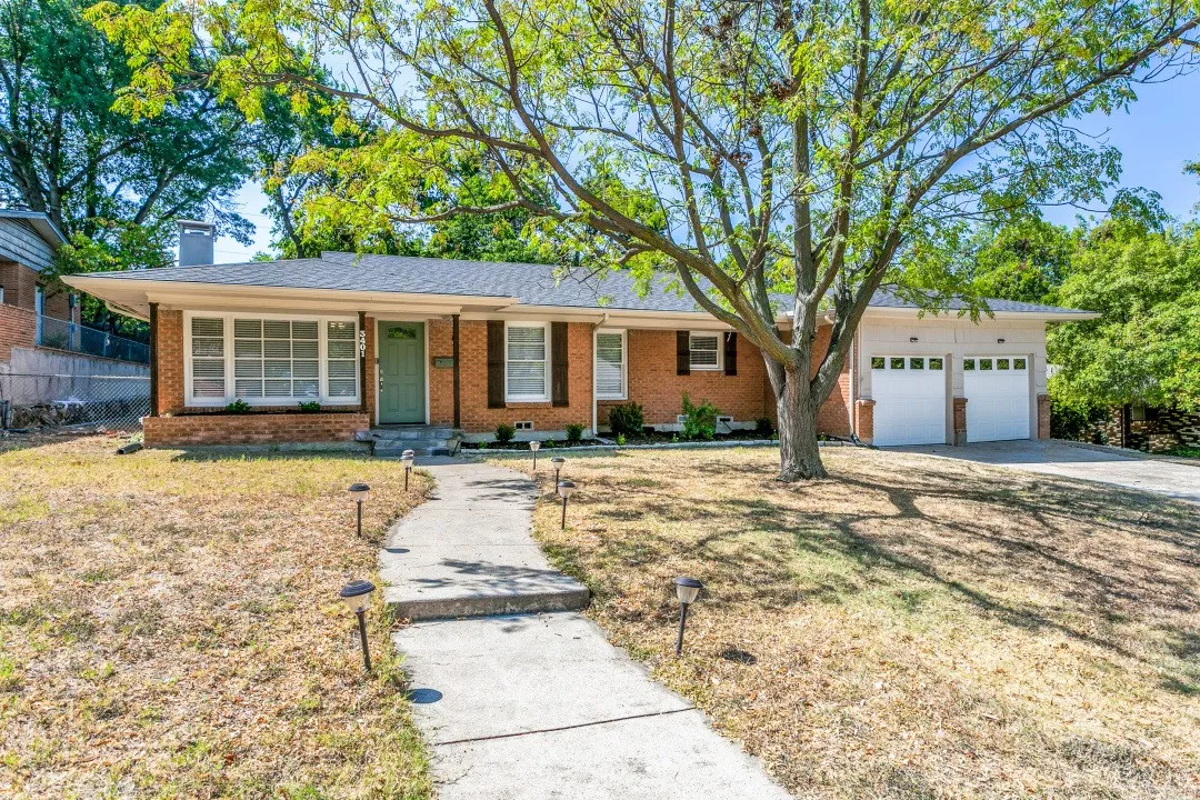 Single Family Residence For Sale in Tarrant County , 3401 Creston Avenue, Fort Worth, Texas 76133, 3 Bedroom, 2 Bathroom, 2 Garage spaces, 1,618 Sqft, built in 1953, mls#21381132, Real Estate Agent in Fort Worth, Homes For Sale in Tarrant county, Homes For Sale in Fort Worth, Realtor in Fort Worth Texas, Real Estate Brokerage Independent Realty Texas, Luminita Cordes Realtor