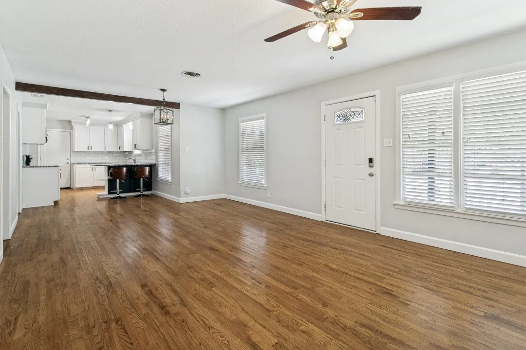 Single Family Residence For Sale in Tarrant County , 3401 Creston Avenue, Fort Worth, Texas 76133, 3 Bedroom, 2 Bathroom, 2 Garage spaces, 1,618 Sqft, built in 1953, mls#21381132, Real Estate Agent in Fort Worth, Homes For Sale in Tarrant county, Homes For Sale in Fort Worth, Realtor in Fort Worth Texas, Real Estate Brokerage Independent Realty Texas, Luminita Cordes Realtor