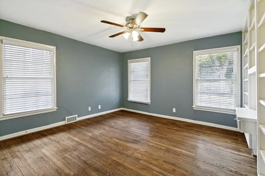 Single Family Residence For Sale in Tarrant County , 3401 Creston Avenue, Fort Worth, Texas 76133, 3 Bedroom, 2 Bathroom, 2 Garage spaces, 1,618 Sqft, built in 1953, mls#21381132, Real Estate Agent in Fort Worth, Homes For Sale in Tarrant county, Homes For Sale in Fort Worth, Realtor in Fort Worth Texas, Real Estate Brokerage Independent Realty Texas, Luminita Cordes Realtor