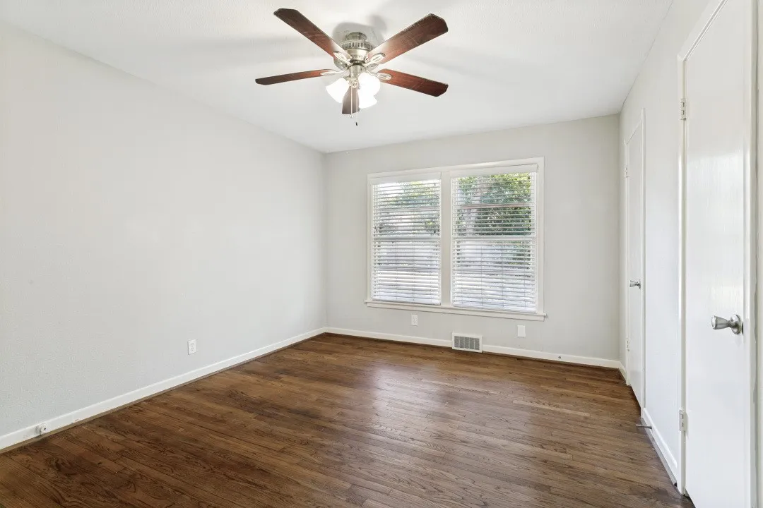 Single Family Residence For Sale in Tarrant County , 3401 Creston Avenue, Fort Worth, Texas 76133, 3 Bedroom, 2 Bathroom, 2 Garage spaces, 1,618 Sqft, built in 1953, mls#21381132, Real Estate Agent in Fort Worth, Homes For Sale in Tarrant county, Homes For Sale in Fort Worth, Realtor in Fort Worth Texas, Real Estate Brokerage Independent Realty Texas, Luminita Cordes Realtor