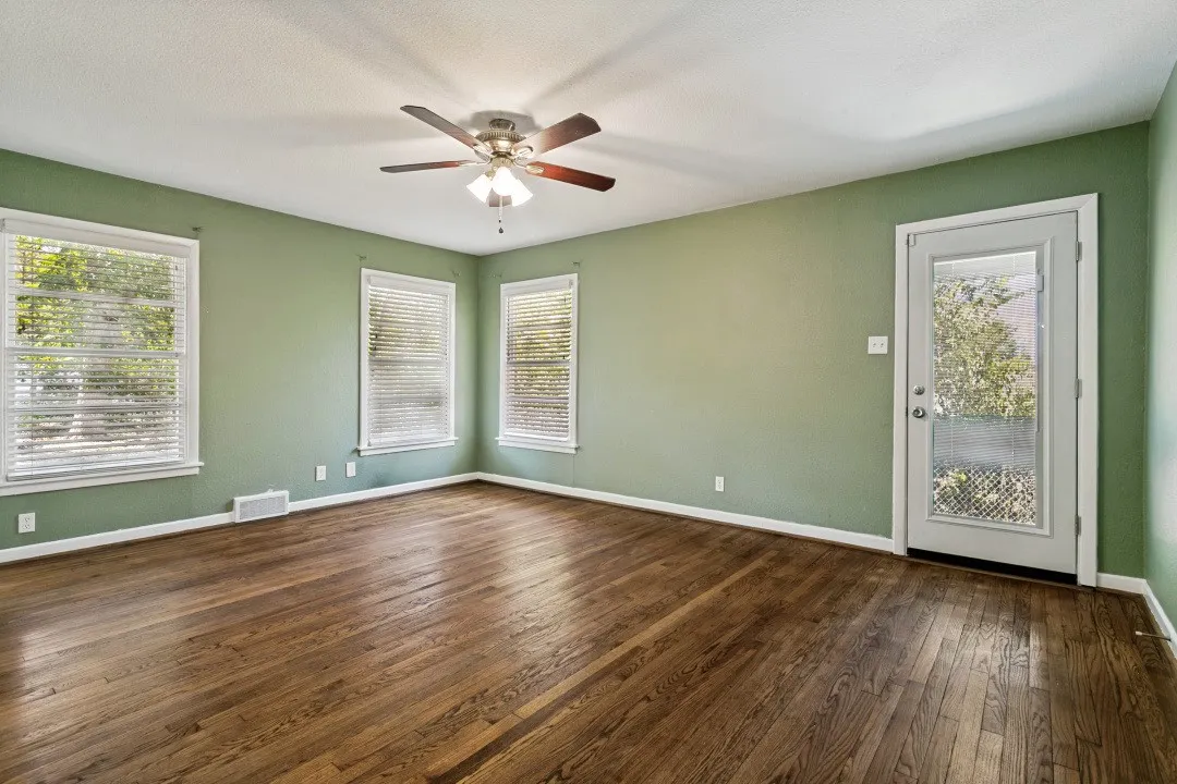 Single Family Residence For Sale in Tarrant County , 3401 Creston Avenue, Fort Worth, Texas 76133, 3 Bedroom, 2 Bathroom, 2 Garage spaces, 1,618 Sqft, built in 1953, mls#21381132, Real Estate Agent in Fort Worth, Homes For Sale in Tarrant county, Homes For Sale in Fort Worth, Realtor in Fort Worth Texas, Real Estate Brokerage Independent Realty Texas, Luminita Cordes Realtor