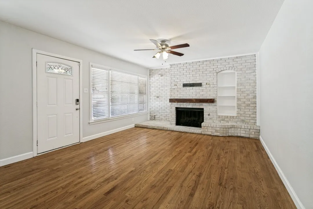 Single Family Residence For Sale in Tarrant County , 3401 Creston Avenue, Fort Worth, Texas 76133, 3 Bedroom, 2 Bathroom, 2 Garage spaces, 1,618 Sqft, built in 1953, mls#21381132, Real Estate Agent in Fort Worth, Homes For Sale in Tarrant county, Homes For Sale in Fort Worth, Realtor in Fort Worth Texas, Real Estate Brokerage Independent Realty Texas, Luminita Cordes Realtor