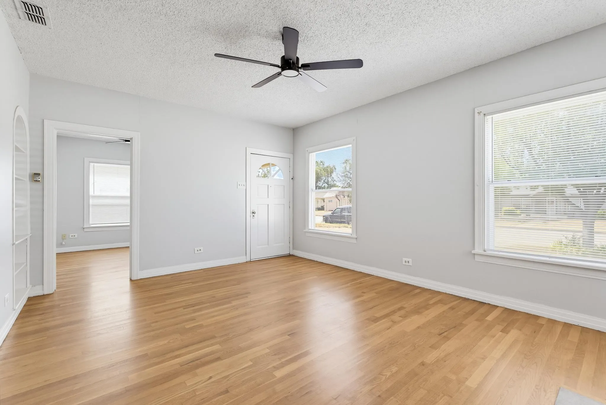 Single Family Residence For Sale in Taylor County , 889 Beech Street, Abilene, Texas 79601, 4 Bedroom, 2 Bathroom, 1 Garage spaces, 1,746 Sqft, built in 1941, mls#21383578, Real Estate Agent in Abilene, Homes For Sale in Taylor county, Homes For Sale in Abilene, Realtor in Abilene Texas, Real Estate Brokerage Independent Realty Texas, Luminita Cordes Realtor