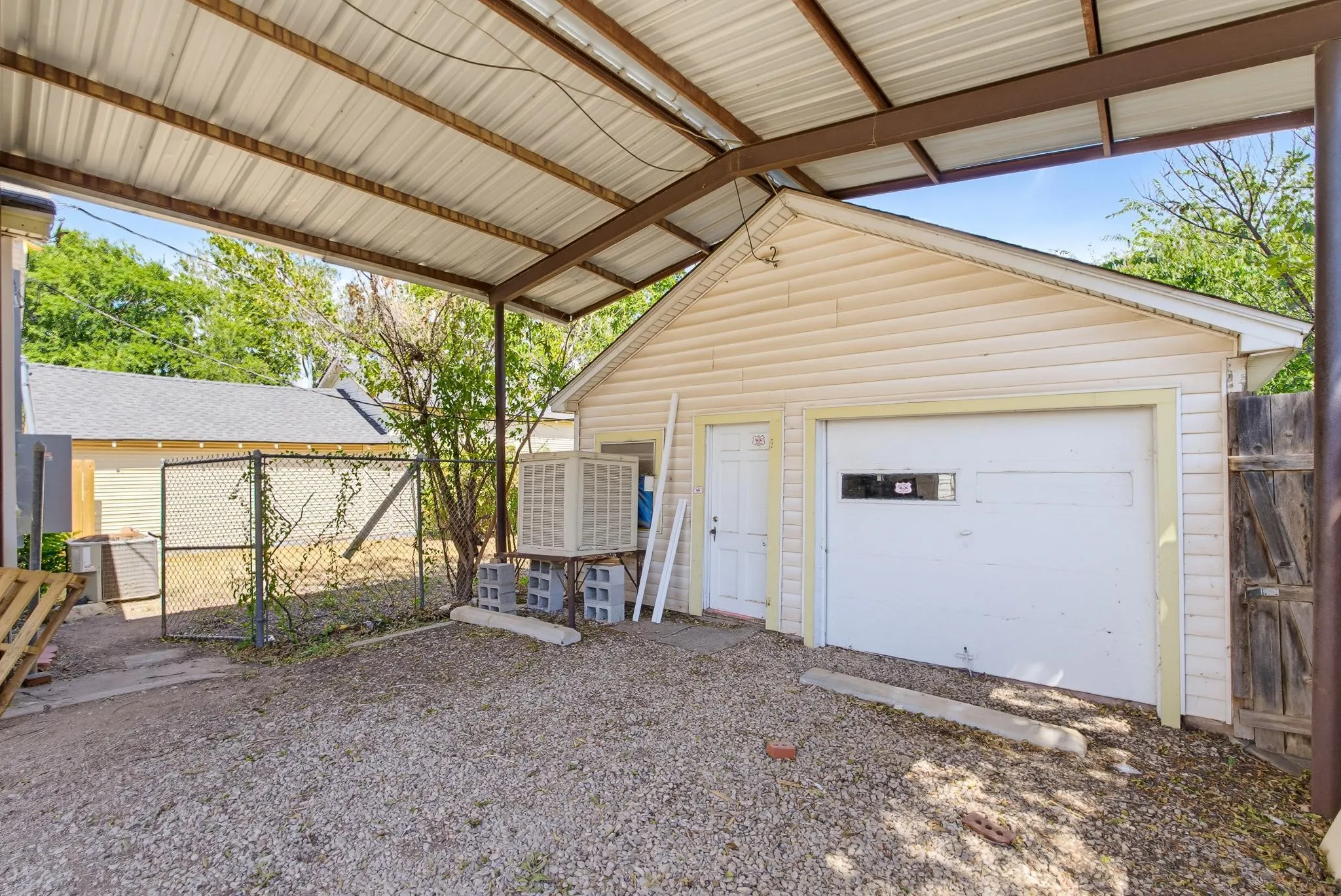 Single Family Residence For Sale in Taylor County , 889 Beech Street, Abilene, Texas 79601, 4 Bedroom, 2 Bathroom, 1 Garage spaces, 1,746 Sqft, built in 1941, mls#21383578, Real Estate Agent in Abilene, Homes For Sale in Taylor county, Homes For Sale in Abilene, Realtor in Abilene Texas, Real Estate Brokerage Independent Realty Texas, Luminita Cordes Realtor