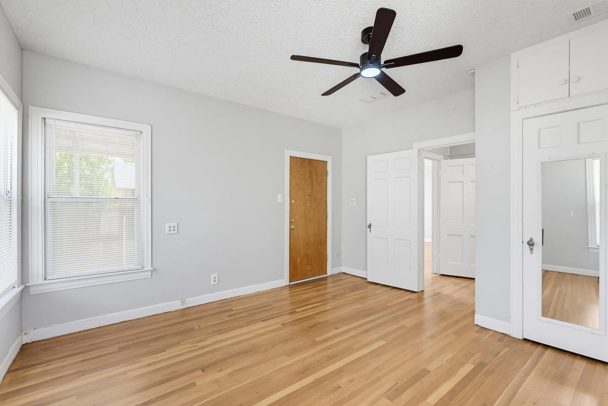 Single Family Residence For Sale in Taylor County , 889 Beech Street, Abilene, Texas 79601, 4 Bedroom, 2 Bathroom, 1 Garage spaces, 1,746 Sqft, built in 1941, mls#21383578, Real Estate Agent in Abilene, Homes For Sale in Taylor county, Homes For Sale in Abilene, Realtor in Abilene Texas, Real Estate Brokerage Independent Realty Texas, Luminita Cordes Realtor