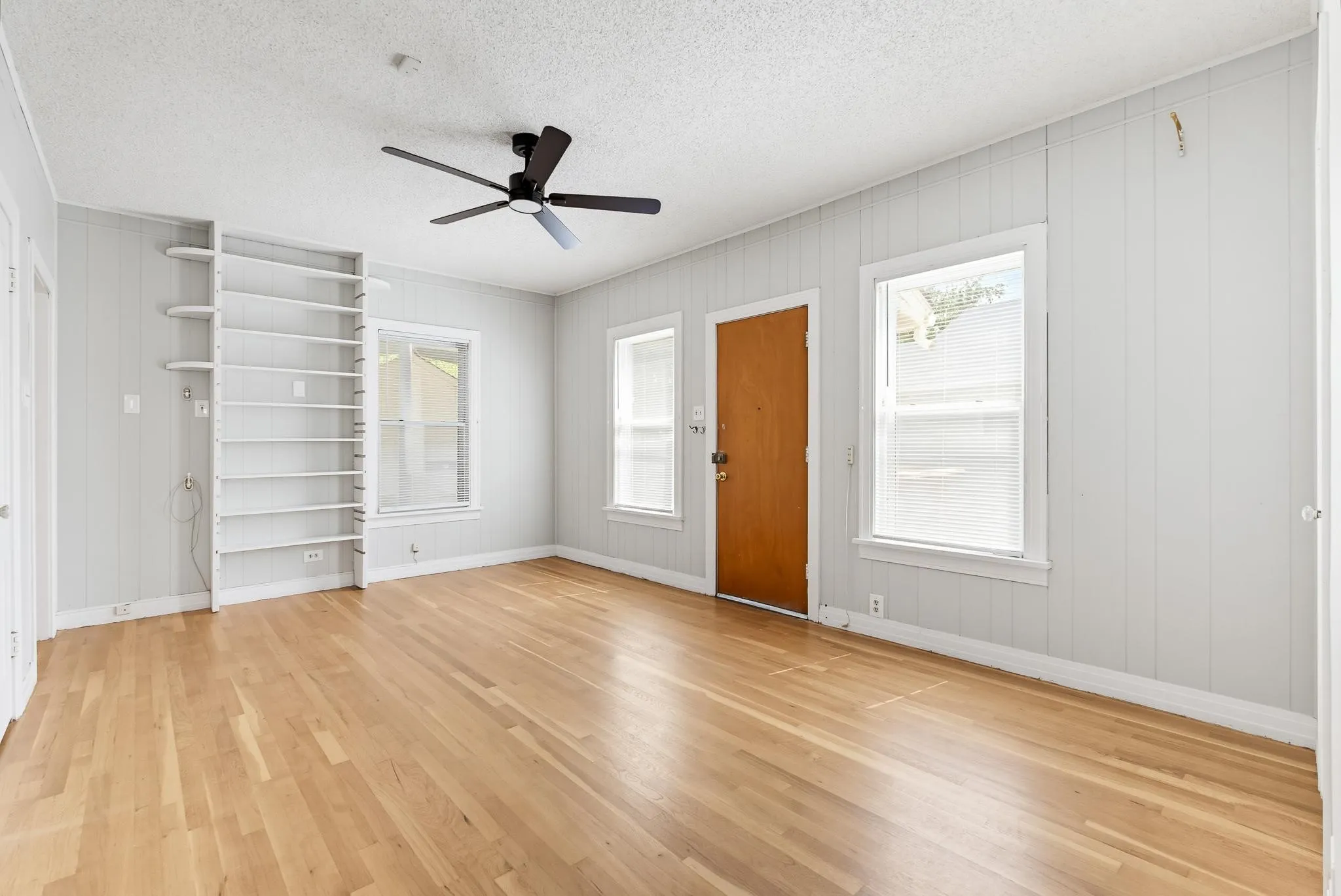 Single Family Residence For Sale in Taylor County , 889 Beech Street, Abilene, Texas 79601, 4 Bedroom, 2 Bathroom, 1 Garage spaces, 1,746 Sqft, built in 1941, mls#21383578, Real Estate Agent in Abilene, Homes For Sale in Taylor county, Homes For Sale in Abilene, Realtor in Abilene Texas, Real Estate Brokerage Independent Realty Texas, Luminita Cordes Realtor
