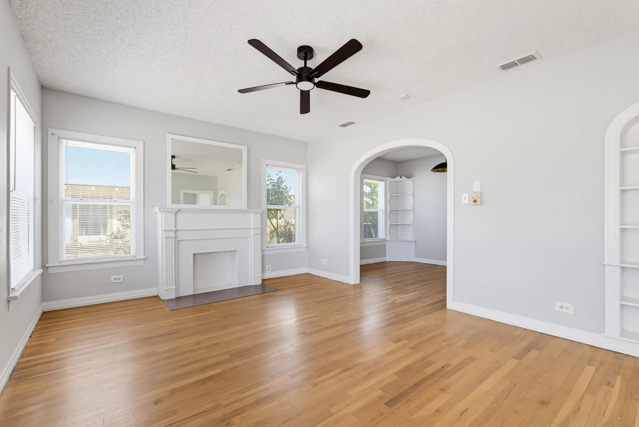 Single Family Residence For Sale in Taylor County , 889 Beech Street, Abilene, Texas 79601, 4 Bedroom, 2 Bathroom, 1 Garage spaces, 1,746 Sqft, built in 1941, mls#21383578, Real Estate Agent in Abilene, Homes For Sale in Taylor county, Homes For Sale in Abilene, Realtor in Abilene Texas, Real Estate Brokerage Independent Realty Texas, Luminita Cordes Realtor