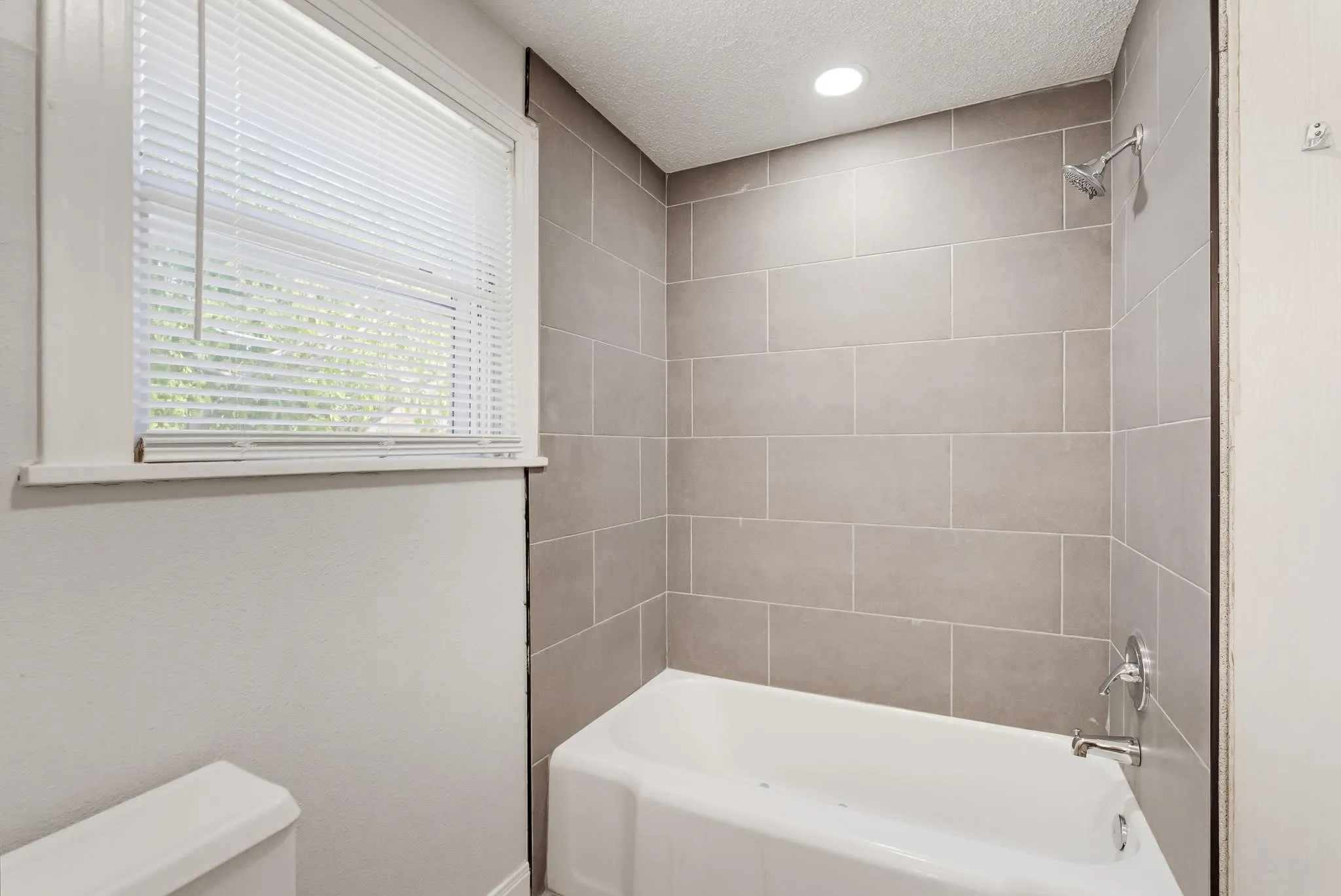 Single Family Residence For Sale in Taylor County , 889 Beech Street, Abilene, Texas 79601, 4 Bedroom, 2 Bathroom, 1 Garage spaces, 1,746 Sqft, built in 1941, mls#21383578, Real Estate Agent in Abilene, Homes For Sale in Taylor county, Homes For Sale in Abilene, Realtor in Abilene Texas, Real Estate Brokerage Independent Realty Texas, Luminita Cordes Realtor