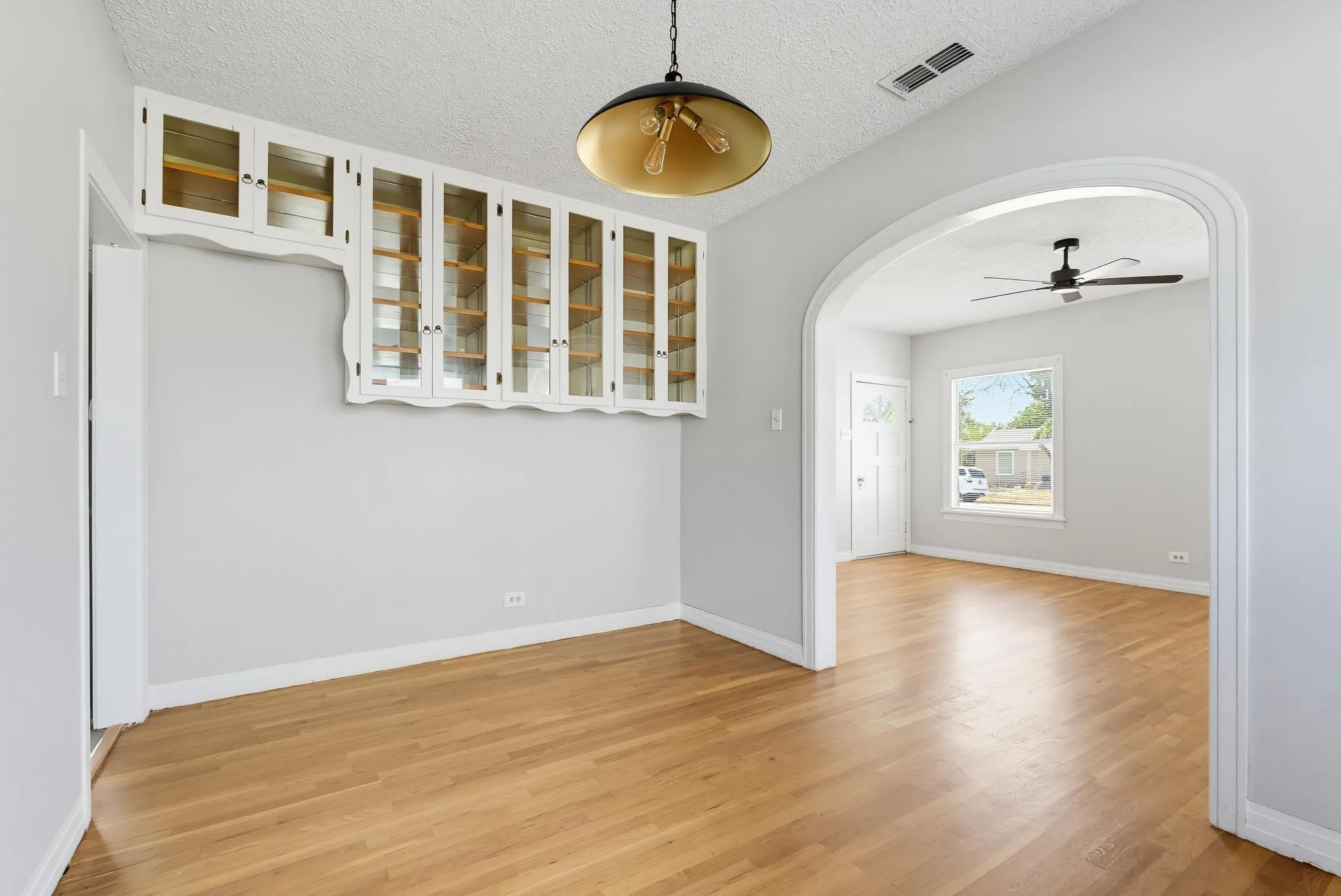 Single Family Residence For Sale in Taylor County , 889 Beech Street, Abilene, Texas 79601, 4 Bedroom, 2 Bathroom, 1 Garage spaces, 1,746 Sqft, built in 1941, mls#21383578, Real Estate Agent in Abilene, Homes For Sale in Taylor county, Homes For Sale in Abilene, Realtor in Abilene Texas, Real Estate Brokerage Independent Realty Texas, Luminita Cordes Realtor
