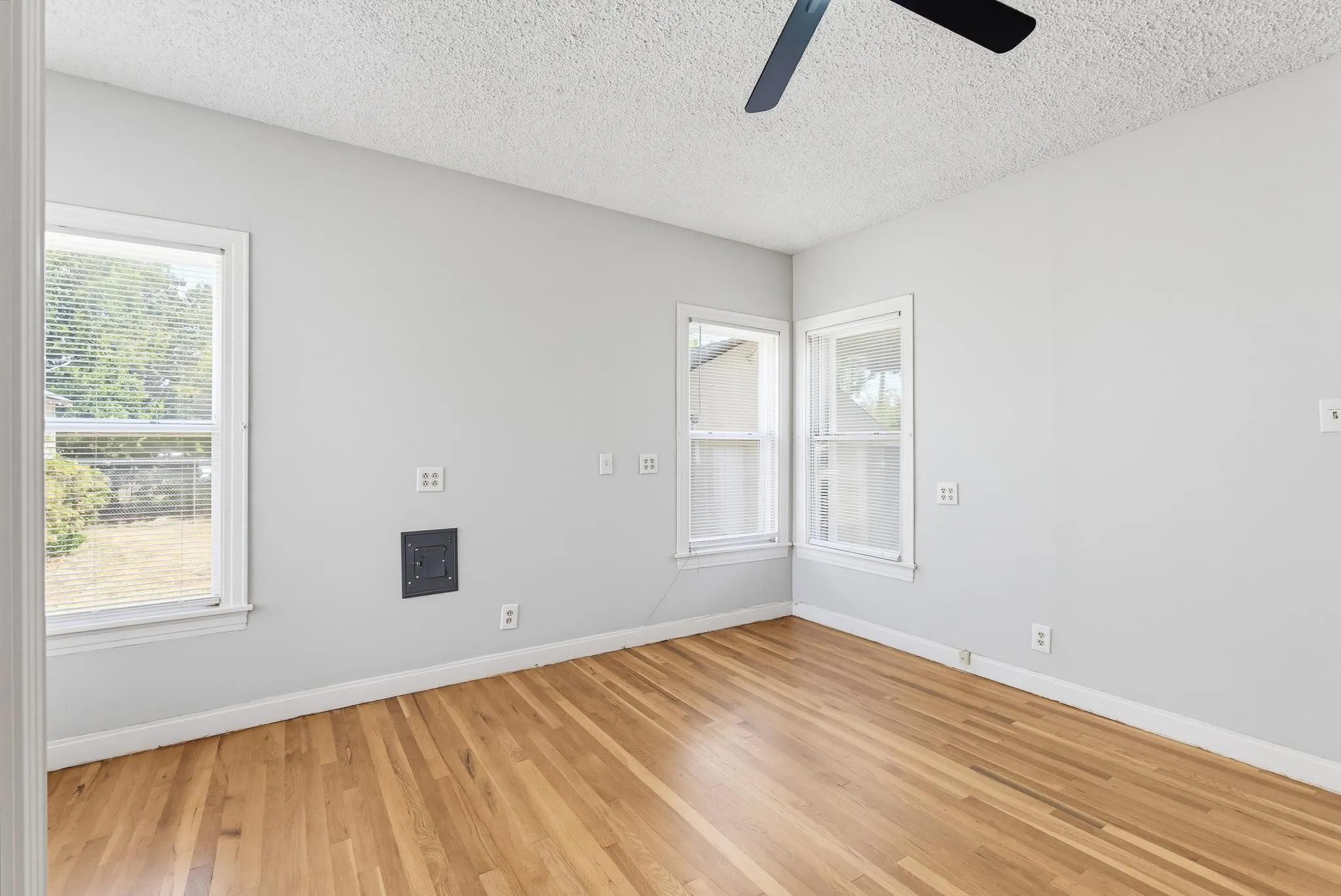 Single Family Residence For Sale in Taylor County , 889 Beech Street, Abilene, Texas 79601, 4 Bedroom, 2 Bathroom, 1 Garage spaces, 1,746 Sqft, built in 1941, mls#21383578, Real Estate Agent in Abilene, Homes For Sale in Taylor county, Homes For Sale in Abilene, Realtor in Abilene Texas, Real Estate Brokerage Independent Realty Texas, Luminita Cordes Realtor