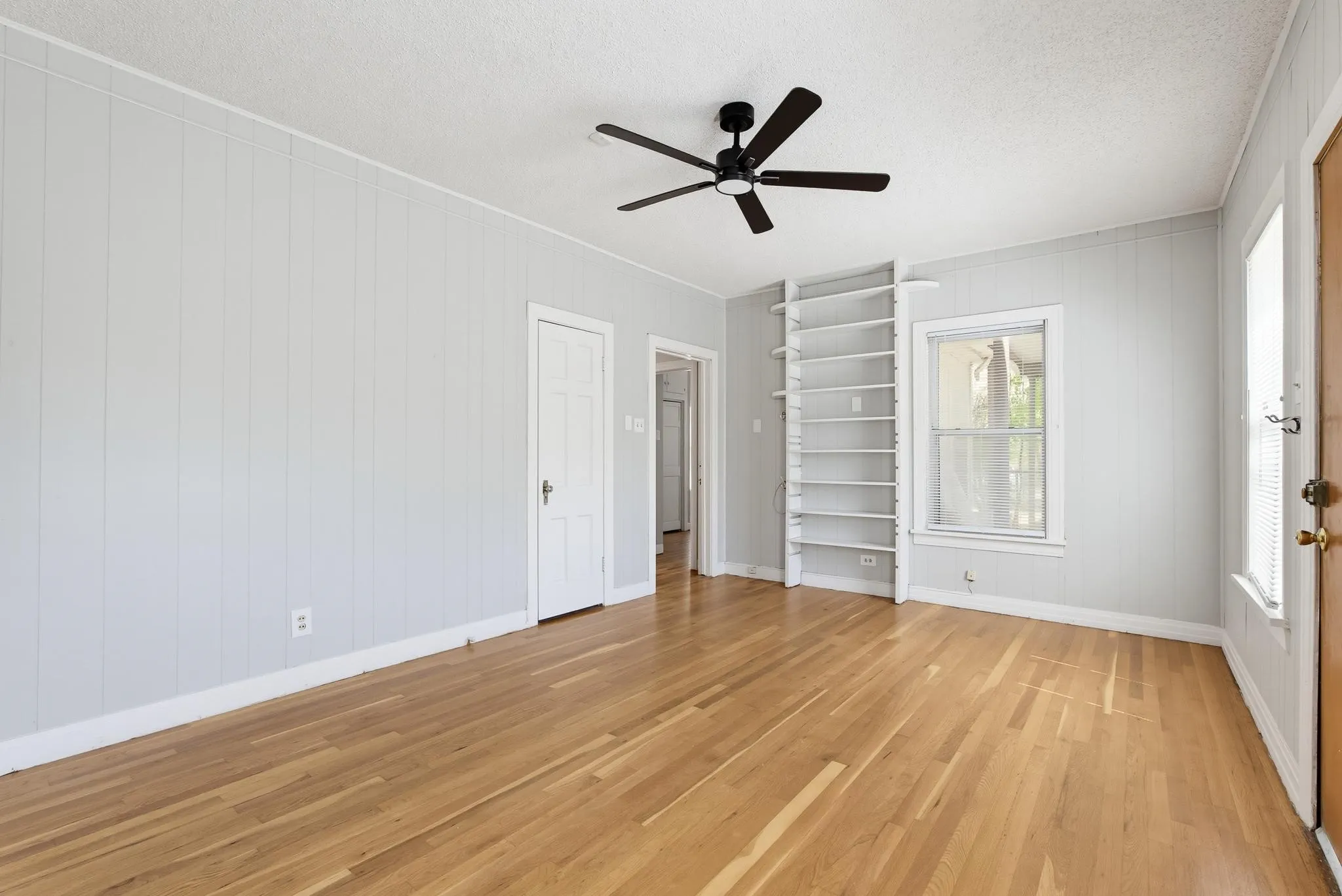Single Family Residence For Sale in Taylor County , 889 Beech Street, Abilene, Texas 79601, 4 Bedroom, 2 Bathroom, 1 Garage spaces, 1,746 Sqft, built in 1941, mls#21383578, Real Estate Agent in Abilene, Homes For Sale in Taylor county, Homes For Sale in Abilene, Realtor in Abilene Texas, Real Estate Brokerage Independent Realty Texas, Luminita Cordes Realtor