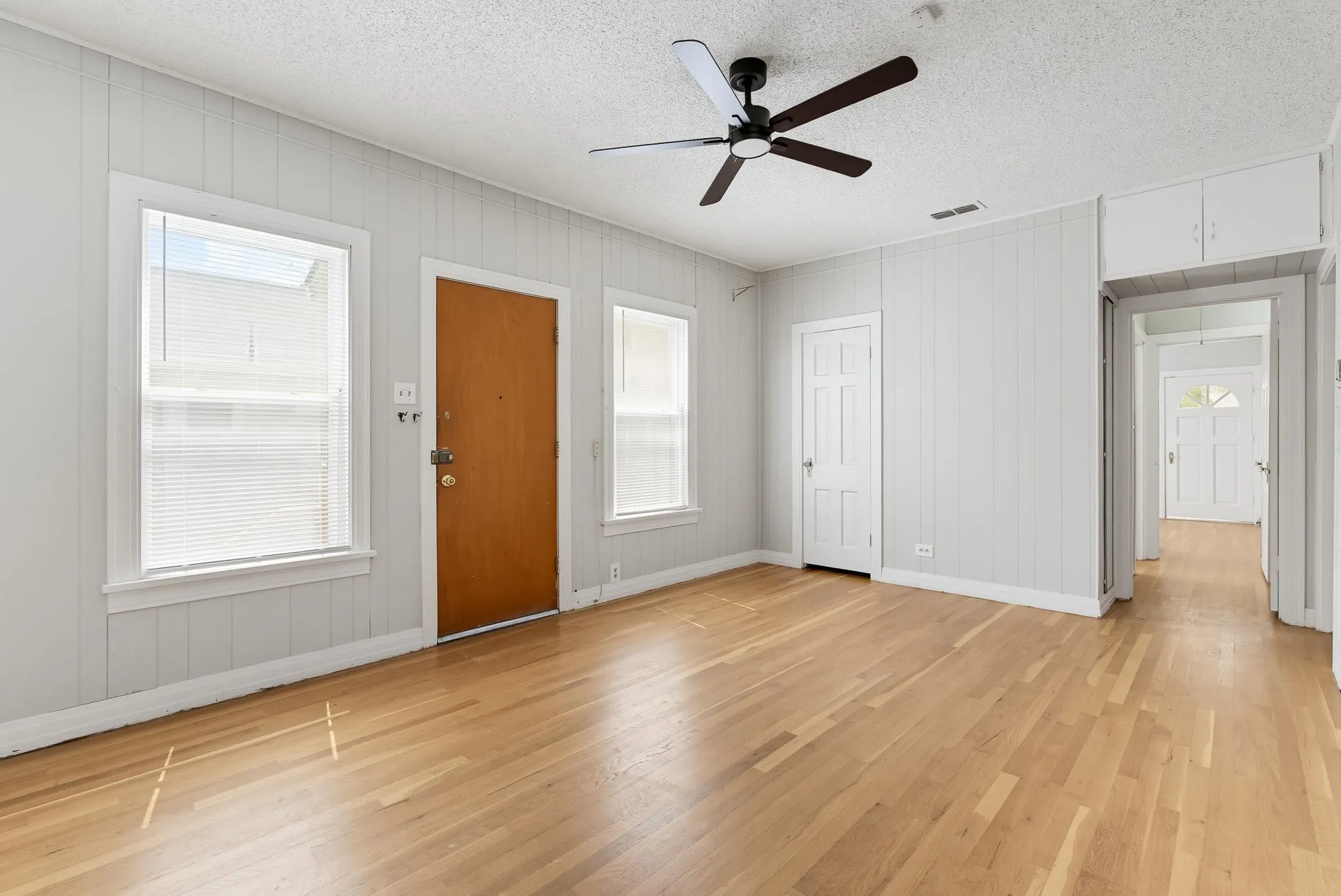 Single Family Residence For Sale in Taylor County , 889 Beech Street, Abilene, Texas 79601, 4 Bedroom, 2 Bathroom, 1 Garage spaces, 1,746 Sqft, built in 1941, mls#21383578, Real Estate Agent in Abilene, Homes For Sale in Taylor county, Homes For Sale in Abilene, Realtor in Abilene Texas, Real Estate Brokerage Independent Realty Texas, Luminita Cordes Realtor