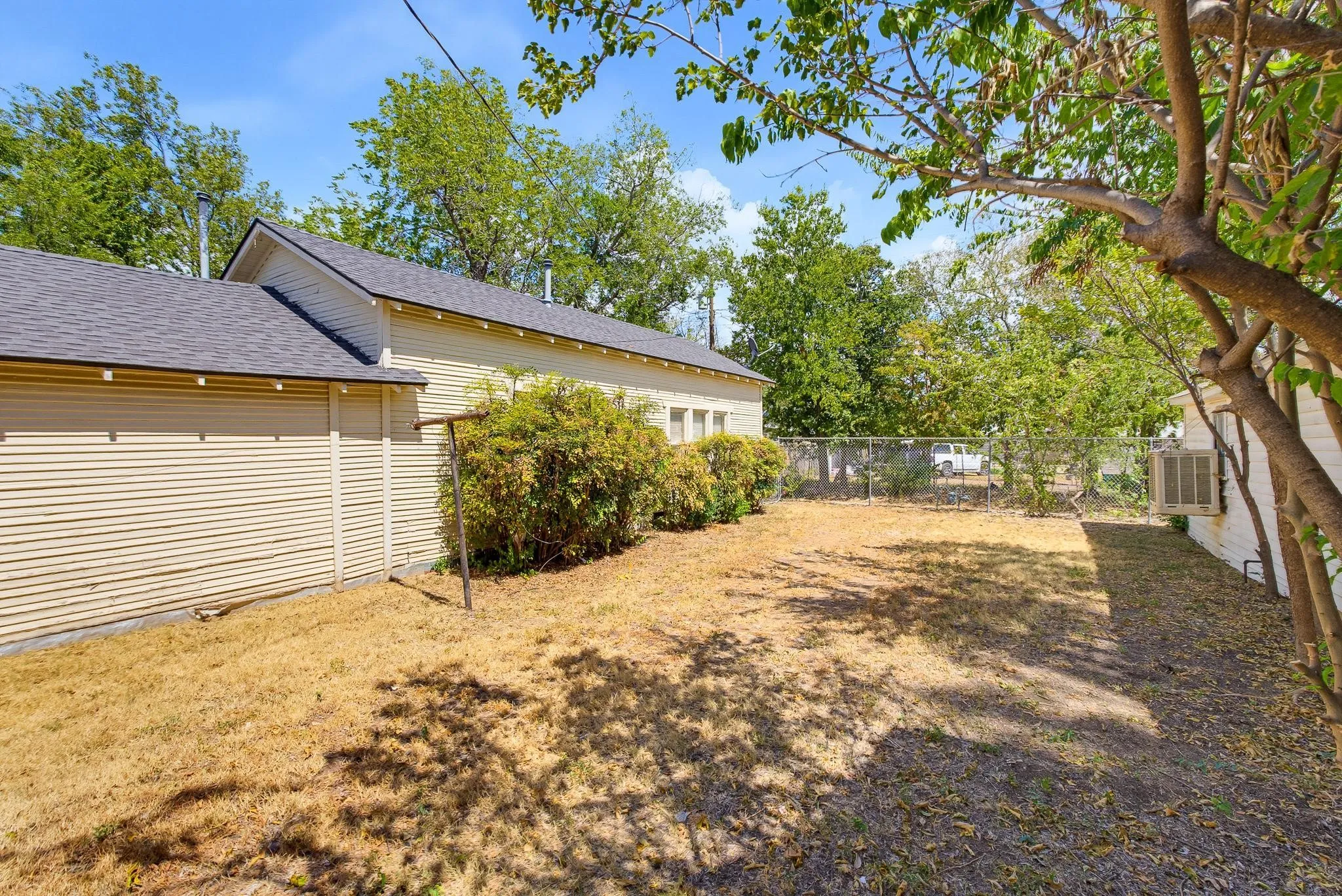 Single Family Residence For Sale in Taylor County , 889 Beech Street, Abilene, Texas 79601, 4 Bedroom, 2 Bathroom, 1 Garage spaces, 1,746 Sqft, built in 1941, mls#21383578, Real Estate Agent in Abilene, Homes For Sale in Taylor county, Homes For Sale in Abilene, Realtor in Abilene Texas, Real Estate Brokerage Independent Realty Texas, Luminita Cordes Realtor