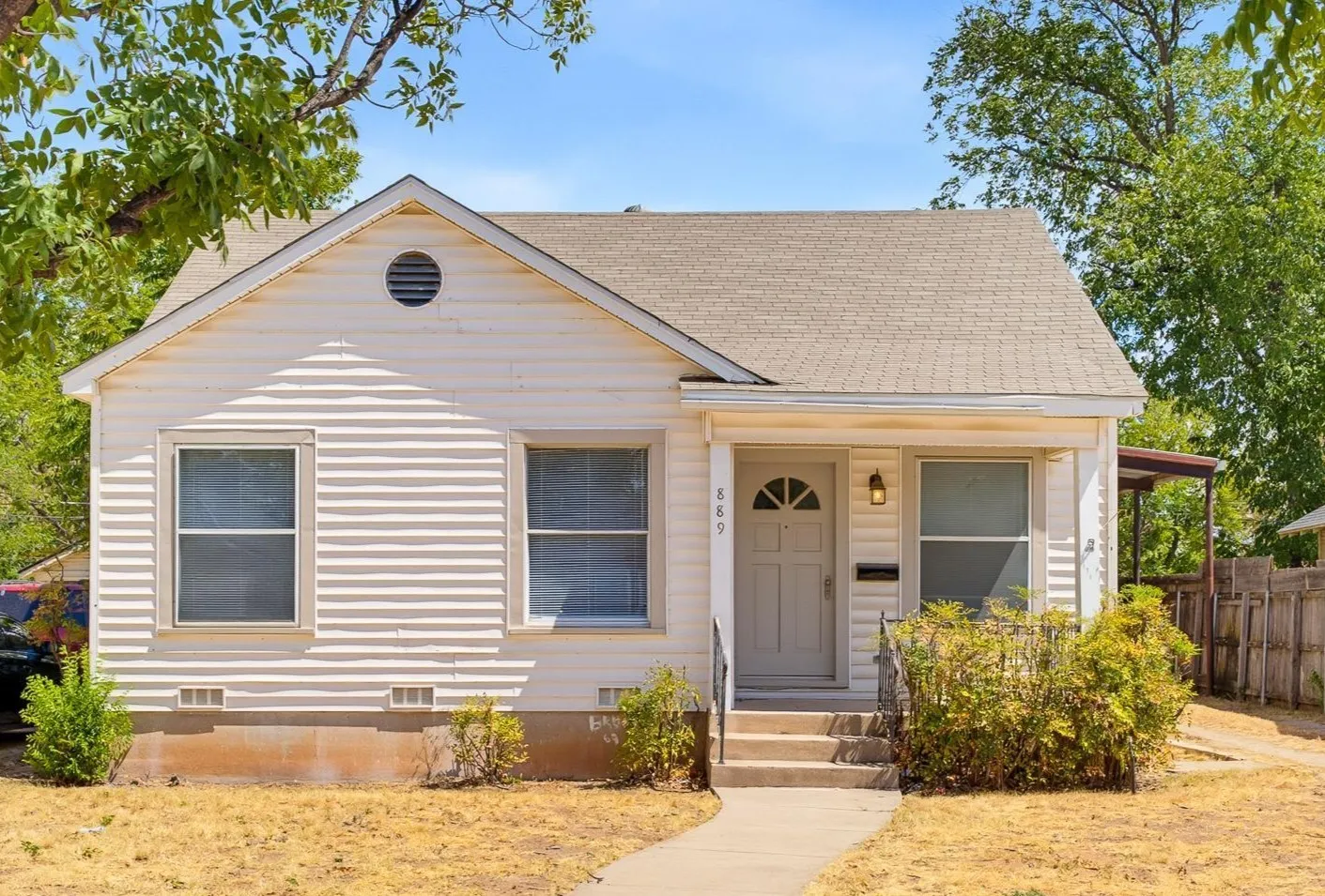 Single Family Residence For Sale in Taylor County , 889 Beech Street, Abilene, Texas 79601, 4 Bedroom, 2 Bathroom, 1 Garage spaces, 1,746 Sqft, built in 1941, mls#21383578, Real Estate Agent in Abilene, Homes For Sale in Taylor county, Homes For Sale in Abilene, Realtor in Abilene Texas, Real Estate Brokerage Independent Realty Texas, Luminita Cordes Realtor