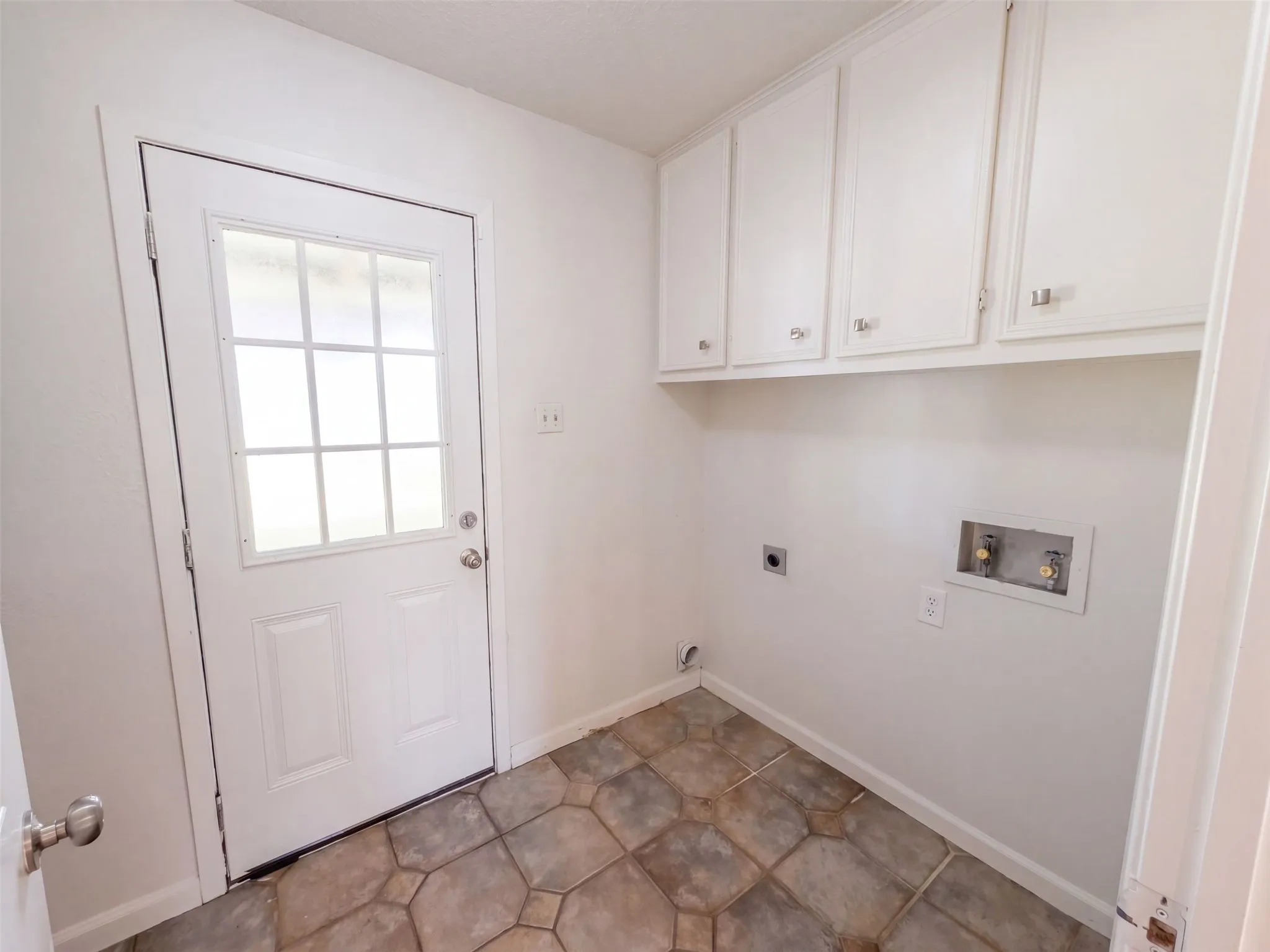 Single Family Residence For Sale in Limestone County , 203 Frost Creek Avenue, Groesbeck, Texas 76642, 4 Bedroom, 2 Bathroom, 2 Garage spaces, 1,689 Sqft, built in 1991, mls#21384566, Real Estate Agent in Groesbeck, Homes For Sale in Limestone county, Homes For Sale in Groesbeck, Realtor in Groesbeck Texas, Real Estate Brokerage Independent Realty Texas, Luminita Cordes Realtor