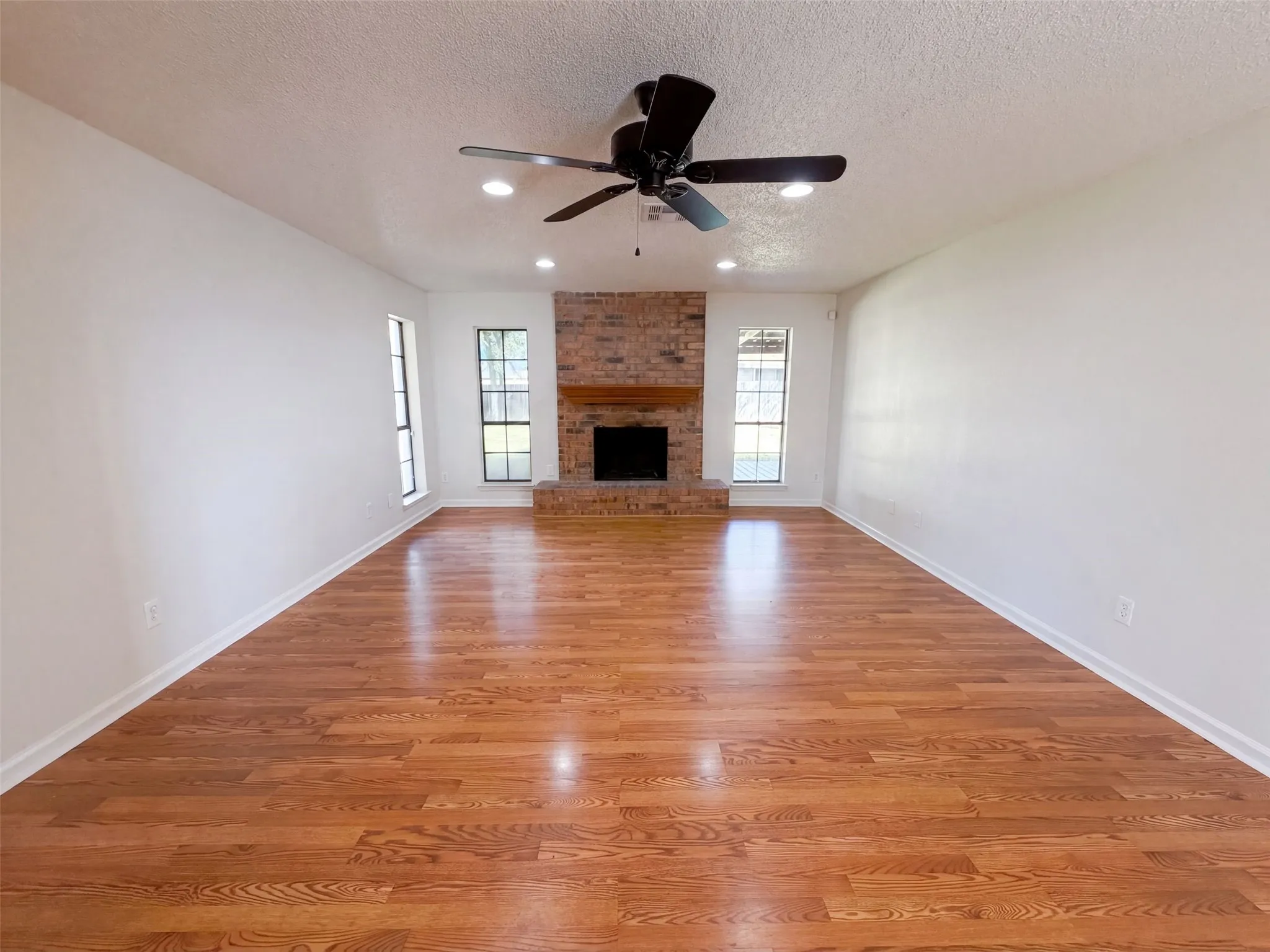 Single Family Residence For Sale in Limestone County , 203 Frost Creek Avenue, Groesbeck, Texas 76642, 4 Bedroom, 2 Bathroom, 2 Garage spaces, 1,689 Sqft, built in 1991, mls#21384566, Real Estate Agent in Groesbeck, Homes For Sale in Limestone county, Homes For Sale in Groesbeck, Realtor in Groesbeck Texas, Real Estate Brokerage Independent Realty Texas, Luminita Cordes Realtor
