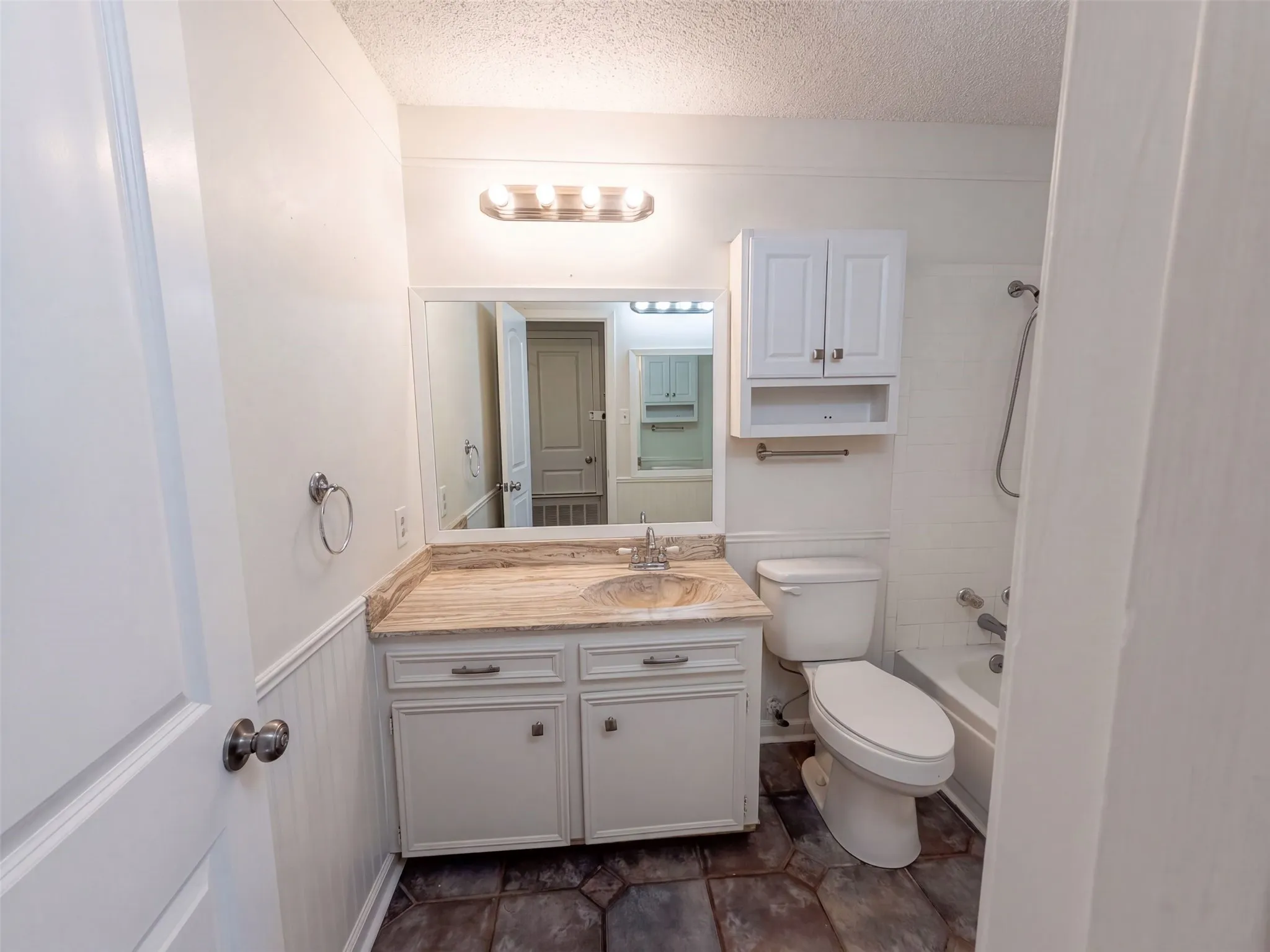Single Family Residence For Sale in Limestone County , 203 Frost Creek Avenue, Groesbeck, Texas 76642, 4 Bedroom, 2 Bathroom, 2 Garage spaces, 1,689 Sqft, built in 1991, mls#21384566, Real Estate Agent in Groesbeck, Homes For Sale in Limestone county, Homes For Sale in Groesbeck, Realtor in Groesbeck Texas, Real Estate Brokerage Independent Realty Texas, Luminita Cordes Realtor