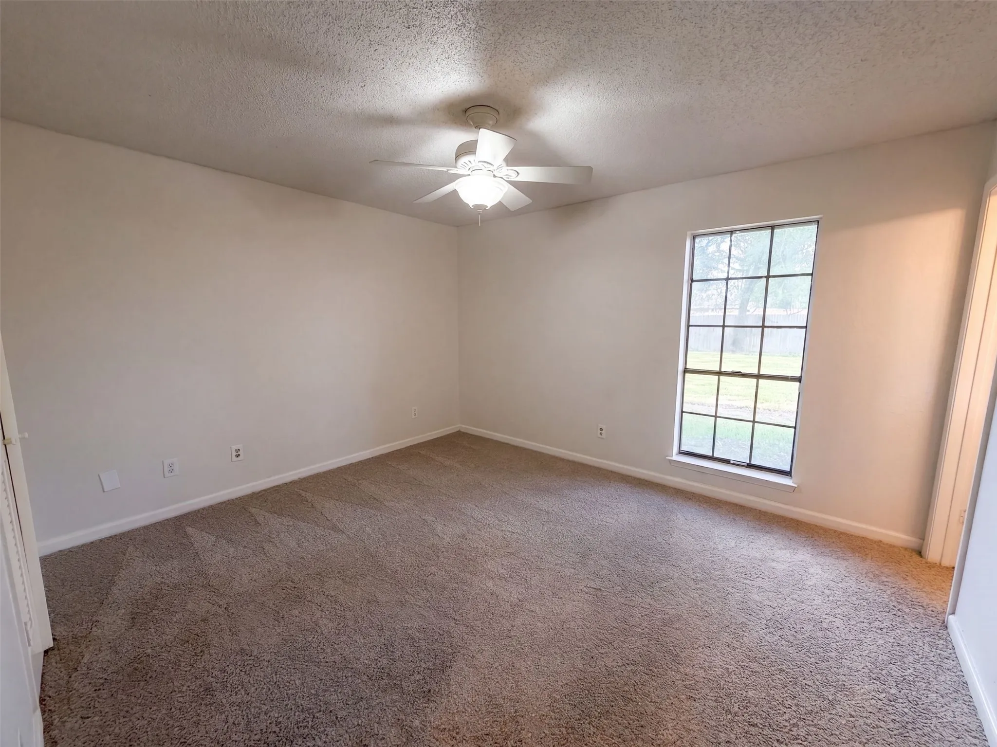 Single Family Residence For Sale in Limestone County , 203 Frost Creek Avenue, Groesbeck, Texas 76642, 4 Bedroom, 2 Bathroom, 2 Garage spaces, 1,689 Sqft, built in 1991, mls#21384566, Real Estate Agent in Groesbeck, Homes For Sale in Limestone county, Homes For Sale in Groesbeck, Realtor in Groesbeck Texas, Real Estate Brokerage Independent Realty Texas, Luminita Cordes Realtor