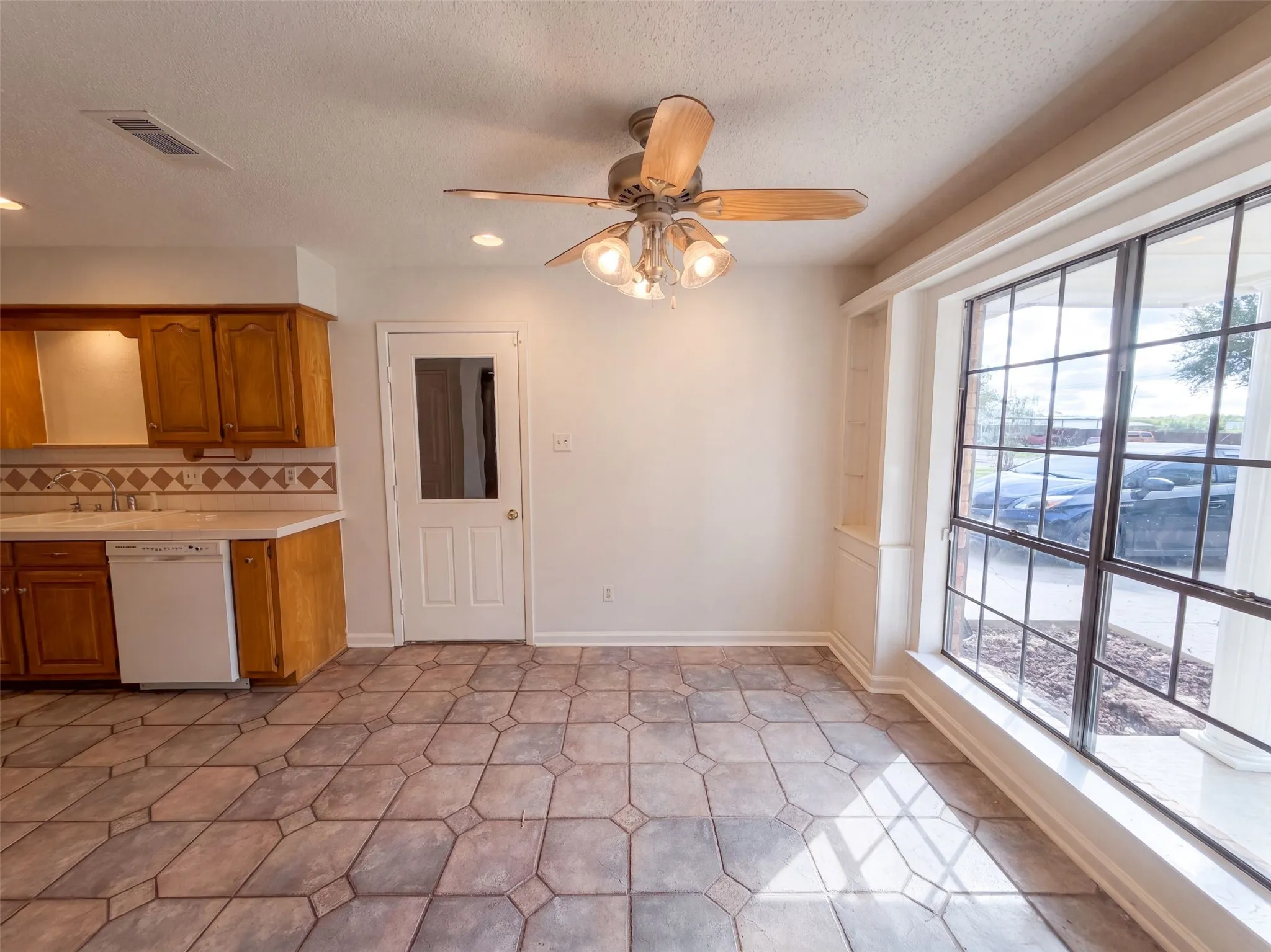 Single Family Residence For Sale in Limestone County , 203 Frost Creek Avenue, Groesbeck, Texas 76642, 4 Bedroom, 2 Bathroom, 2 Garage spaces, 1,689 Sqft, built in 1991, mls#21384566, Real Estate Agent in Groesbeck, Homes For Sale in Limestone county, Homes For Sale in Groesbeck, Realtor in Groesbeck Texas, Real Estate Brokerage Independent Realty Texas, Luminita Cordes Realtor