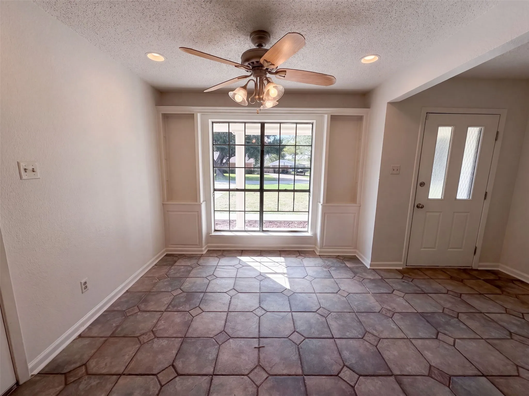 Single Family Residence For Sale in Limestone County , 203 Frost Creek Avenue, Groesbeck, Texas 76642, 4 Bedroom, 2 Bathroom, 2 Garage spaces, 1,689 Sqft, built in 1991, mls#21384566, Real Estate Agent in Groesbeck, Homes For Sale in Limestone county, Homes For Sale in Groesbeck, Realtor in Groesbeck Texas, Real Estate Brokerage Independent Realty Texas, Luminita Cordes Realtor