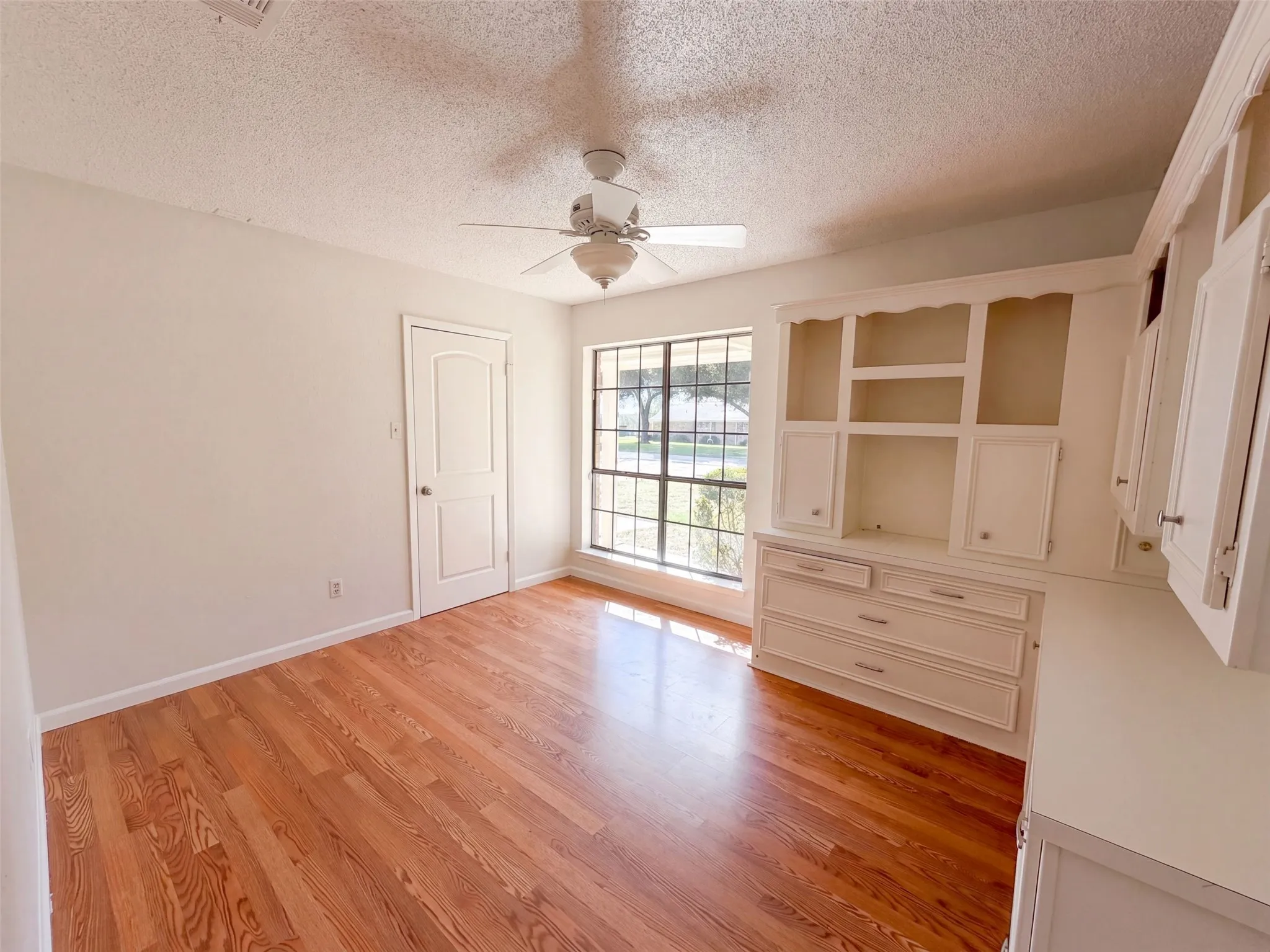 Single Family Residence For Sale in Limestone County , 203 Frost Creek Avenue, Groesbeck, Texas 76642, 4 Bedroom, 2 Bathroom, 2 Garage spaces, 1,689 Sqft, built in 1991, mls#21384566, Real Estate Agent in Groesbeck, Homes For Sale in Limestone county, Homes For Sale in Groesbeck, Realtor in Groesbeck Texas, Real Estate Brokerage Independent Realty Texas, Luminita Cordes Realtor
