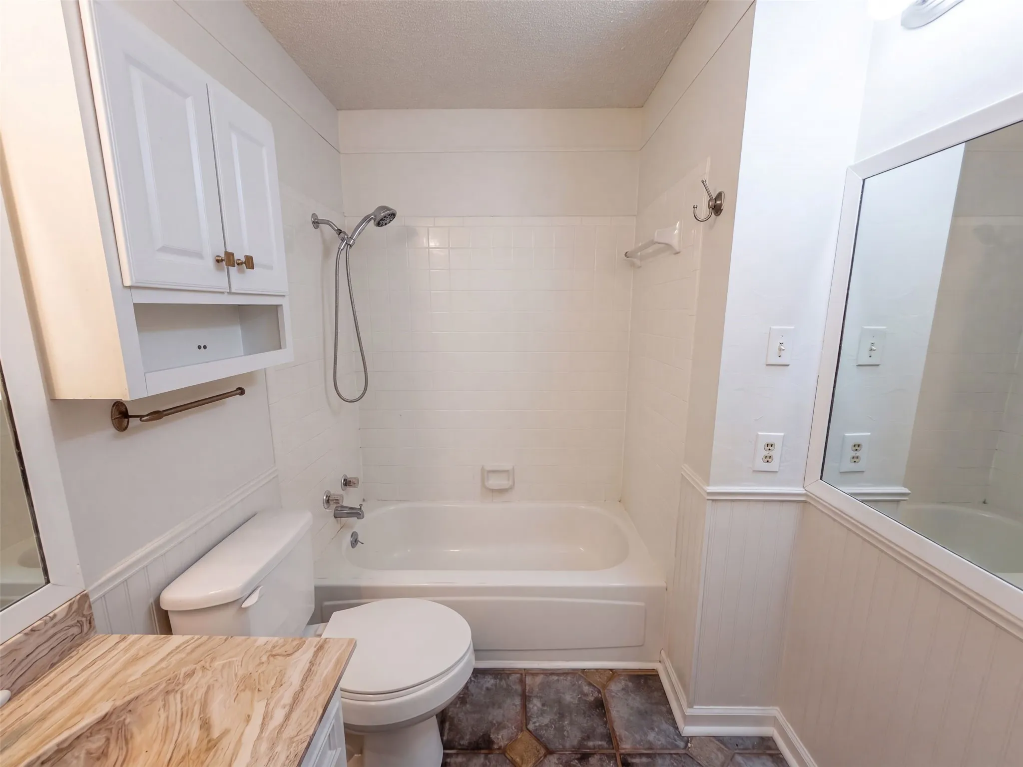 Single Family Residence For Sale in Limestone County , 203 Frost Creek Avenue, Groesbeck, Texas 76642, 4 Bedroom, 2 Bathroom, 2 Garage spaces, 1,689 Sqft, built in 1991, mls#21384566, Real Estate Agent in Groesbeck, Homes For Sale in Limestone county, Homes For Sale in Groesbeck, Realtor in Groesbeck Texas, Real Estate Brokerage Independent Realty Texas, Luminita Cordes Realtor