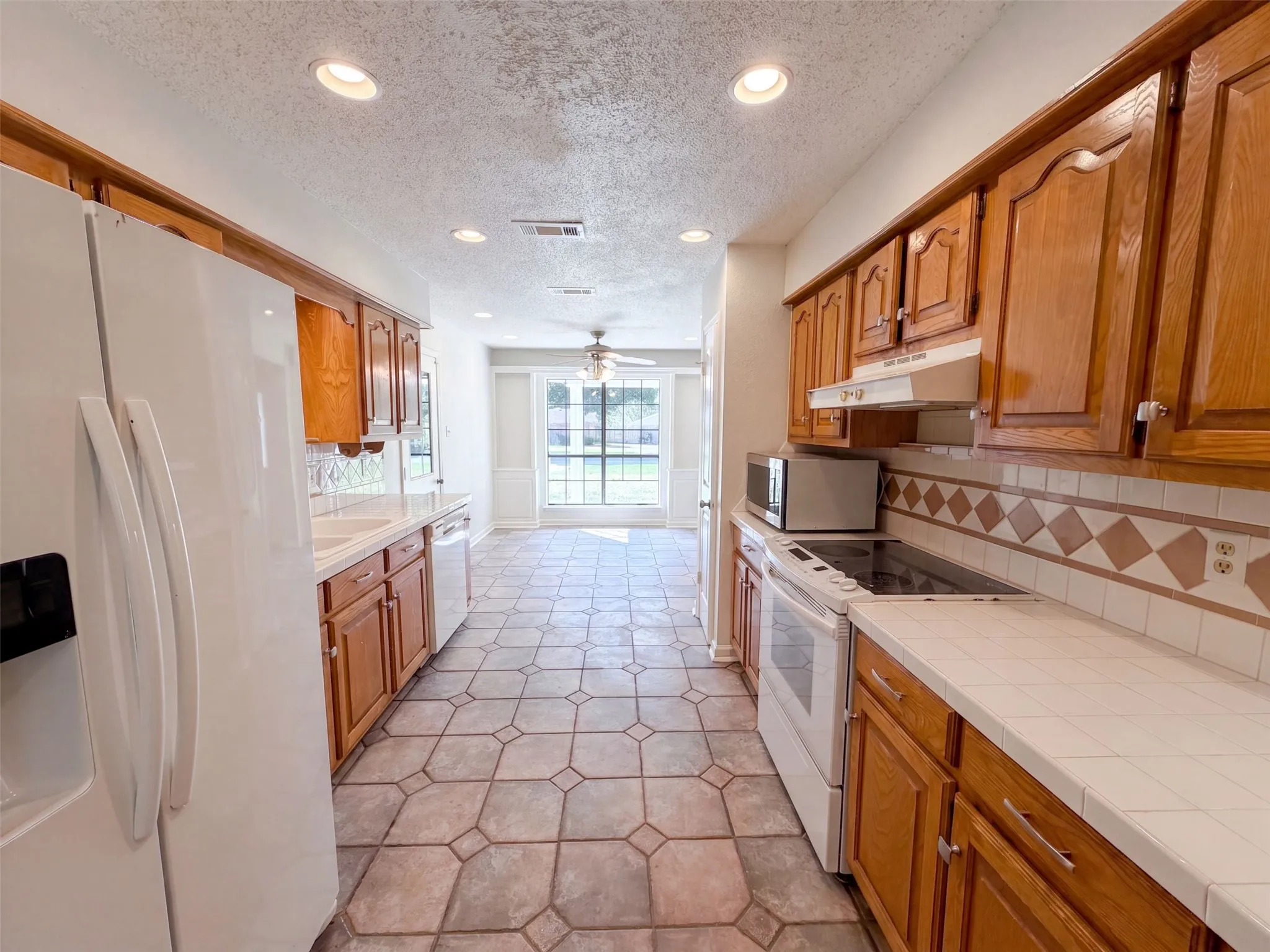 Single Family Residence For Sale in Limestone County , 203 Frost Creek Avenue, Groesbeck, Texas 76642, 4 Bedroom, 2 Bathroom, 2 Garage spaces, 1,689 Sqft, built in 1991, mls#21384566, Real Estate Agent in Groesbeck, Homes For Sale in Limestone county, Homes For Sale in Groesbeck, Realtor in Groesbeck Texas, Real Estate Brokerage Independent Realty Texas, Luminita Cordes Realtor