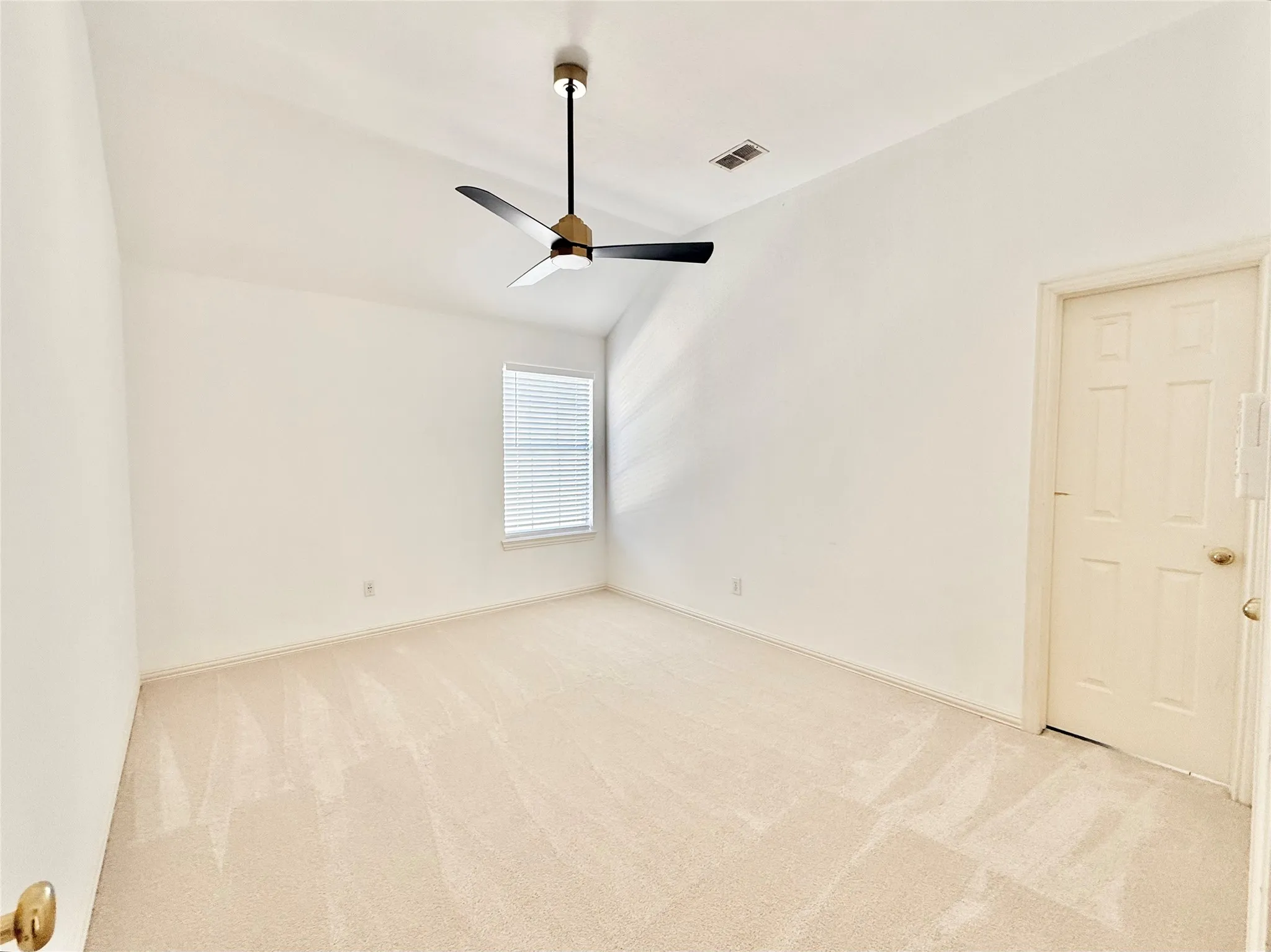 Single Family Residence For Rent in Collin County , 4525 Reunion Drive, Plano, Texas 75024, 4 Bedroom, 4 Bathroom, 2 Garage spaces, 3,270 Sqft, built in 1993, mls#21384453, Real Estate Agent in Plano, Homes For Rent in Collin county, Homes For Rent in Plano, Realtor in Plano Texas, Real Estate Brokerage Independent Realty Texas, Luminita Cordes Realtor