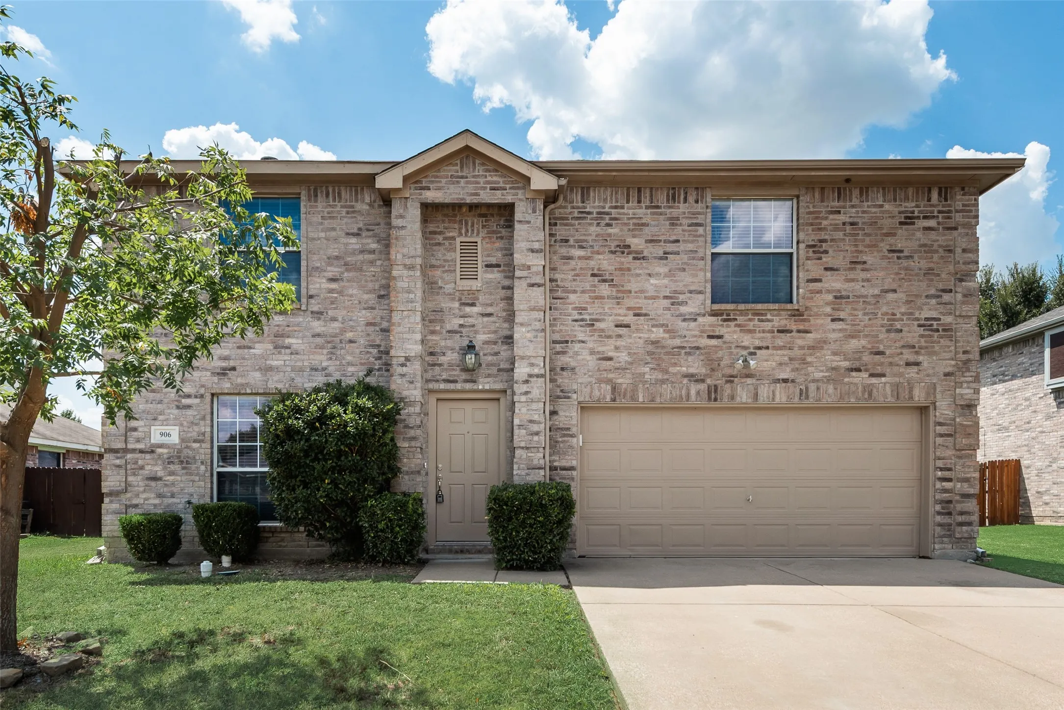 Single Family Residence For Rent in Tarrant County , 906 Bayshore Drive, Mansfield, Texas 76063, 4 Bedroom, 3 Bathroom, 2 Garage spaces, 2,012 Sqft, built in 2006, mls#21384575, Real Estate Agent in Mansfield, Homes For Rent in Tarrant county, Homes For Rent in Mansfield, Realtor in Mansfield Texas, Real Estate Brokerage Independent Realty Texas, Luminita Cordes Realtor