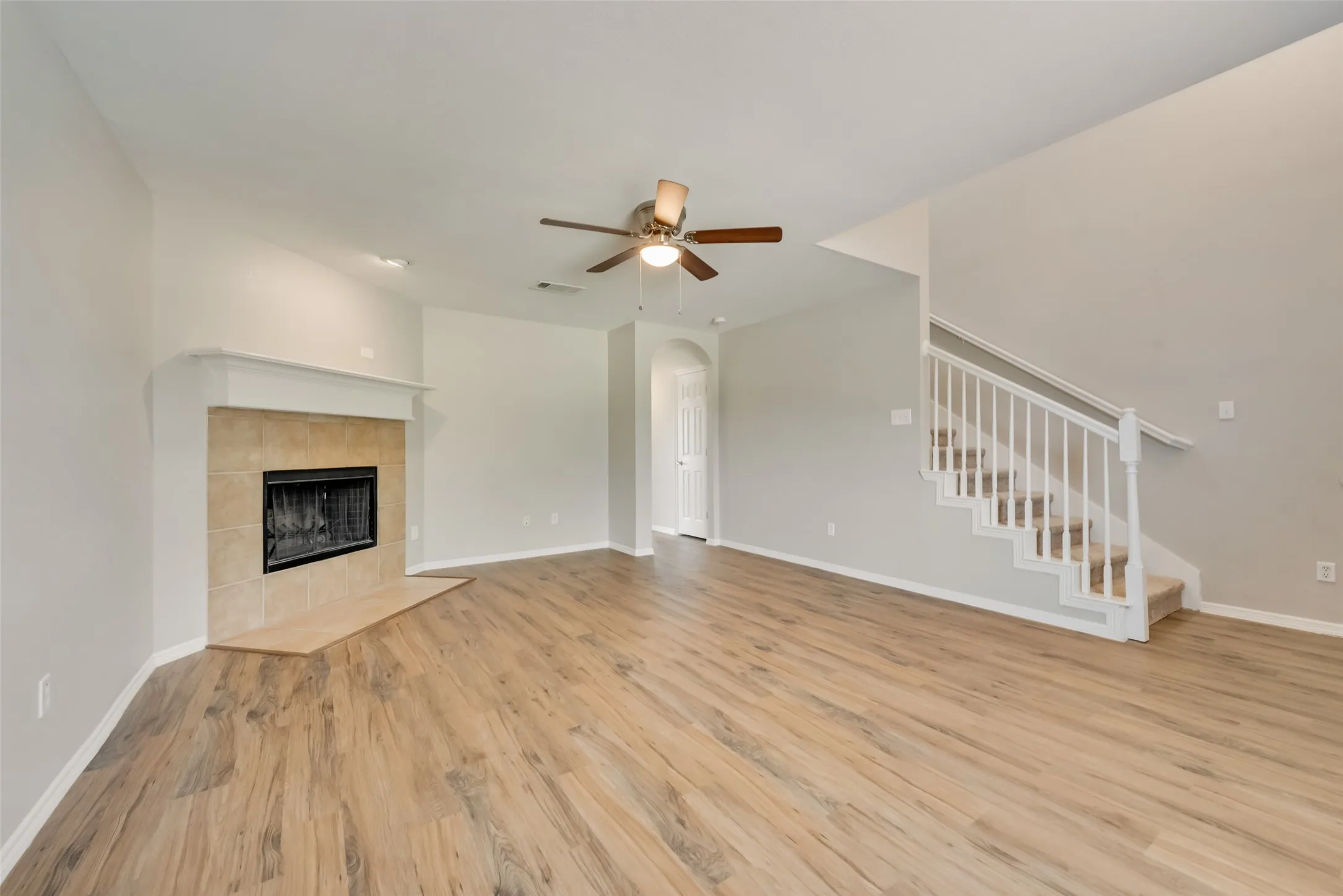 Single Family Residence For Rent in Tarrant County , 906 Bayshore Drive, Mansfield, Texas 76063, 4 Bedroom, 3 Bathroom, 2 Garage spaces, 2,012 Sqft, built in 2006, mls#21384575, Real Estate Agent in Mansfield, Homes For Rent in Tarrant county, Homes For Rent in Mansfield, Realtor in Mansfield Texas, Real Estate Brokerage Independent Realty Texas, Luminita Cordes Realtor