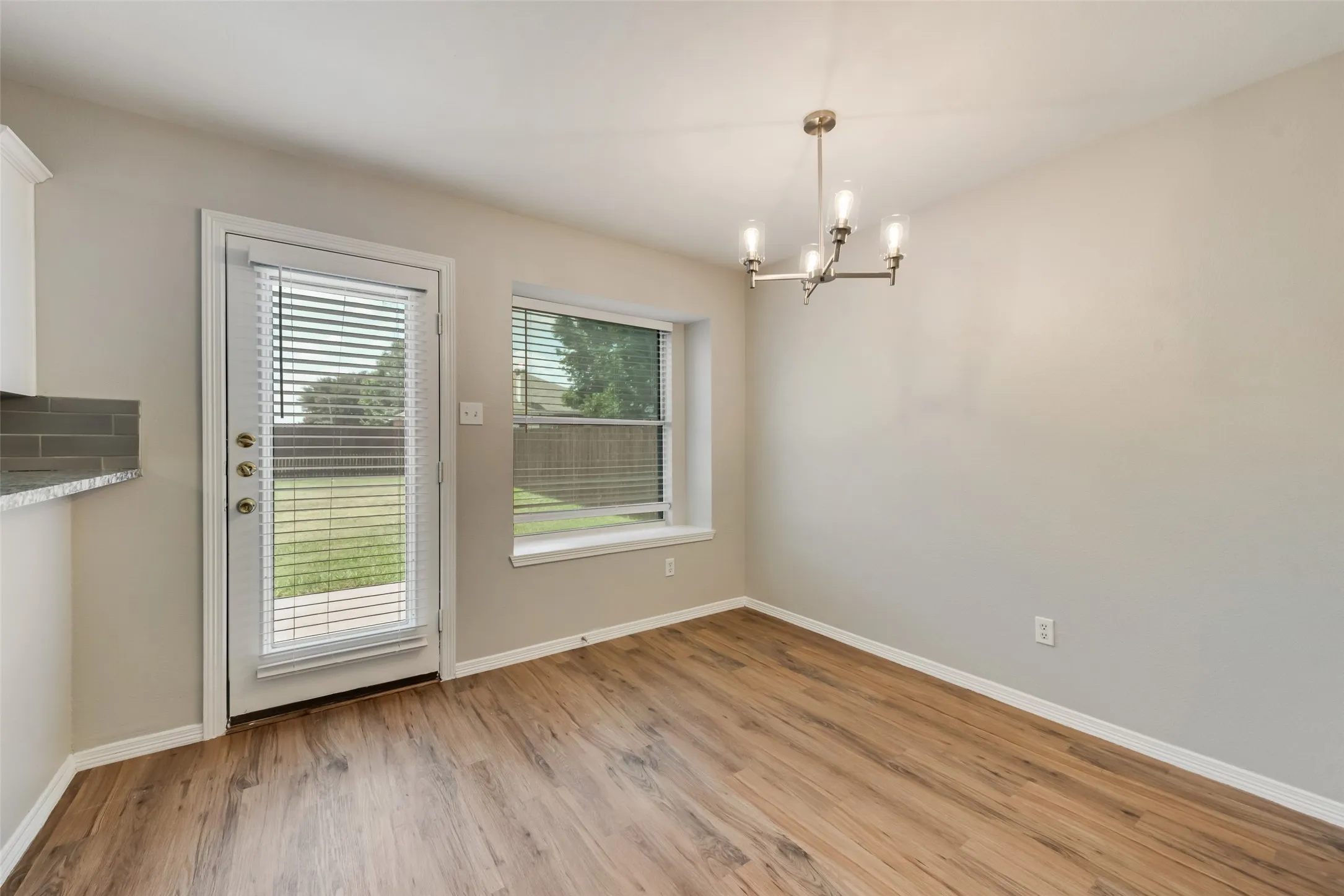 Single Family Residence For Rent in Tarrant County , 906 Bayshore Drive, Mansfield, Texas 76063, 4 Bedroom, 3 Bathroom, 2 Garage spaces, 2,012 Sqft, built in 2006, mls#21384575, Real Estate Agent in Mansfield, Homes For Rent in Tarrant county, Homes For Rent in Mansfield, Realtor in Mansfield Texas, Real Estate Brokerage Independent Realty Texas, Luminita Cordes Realtor