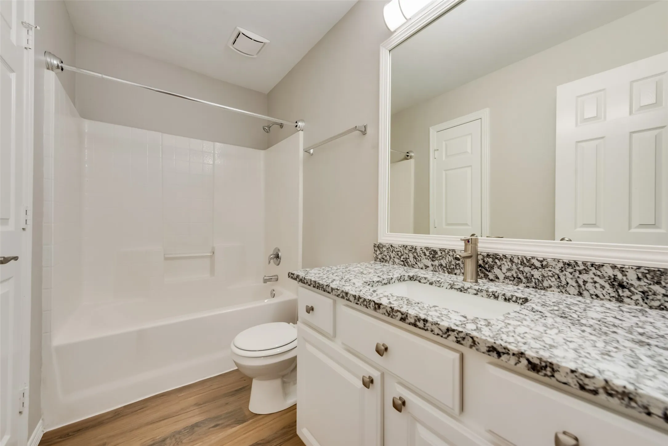 Single Family Residence For Rent in Tarrant County , 906 Bayshore Drive, Mansfield, Texas 76063, 4 Bedroom, 3 Bathroom, 2 Garage spaces, 2,012 Sqft, built in 2006, mls#21384575, Real Estate Agent in Mansfield, Homes For Rent in Tarrant county, Homes For Rent in Mansfield, Realtor in Mansfield Texas, Real Estate Brokerage Independent Realty Texas, Luminita Cordes Realtor