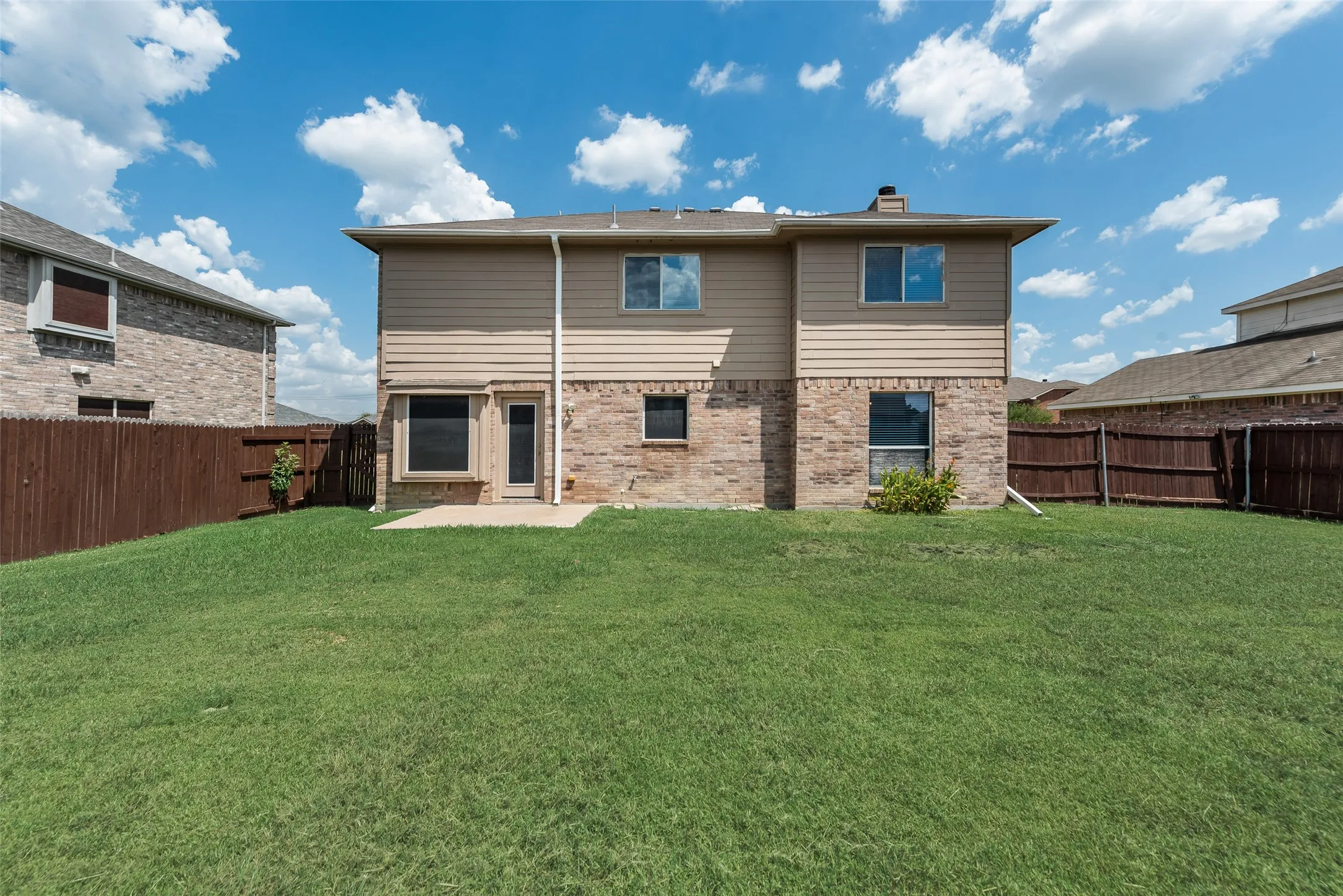 Single Family Residence For Rent in Tarrant County , 906 Bayshore Drive, Mansfield, Texas 76063, 4 Bedroom, 3 Bathroom, 2 Garage spaces, 2,012 Sqft, built in 2006, mls#21384575, Real Estate Agent in Mansfield, Homes For Rent in Tarrant county, Homes For Rent in Mansfield, Realtor in Mansfield Texas, Real Estate Brokerage Independent Realty Texas, Luminita Cordes Realtor